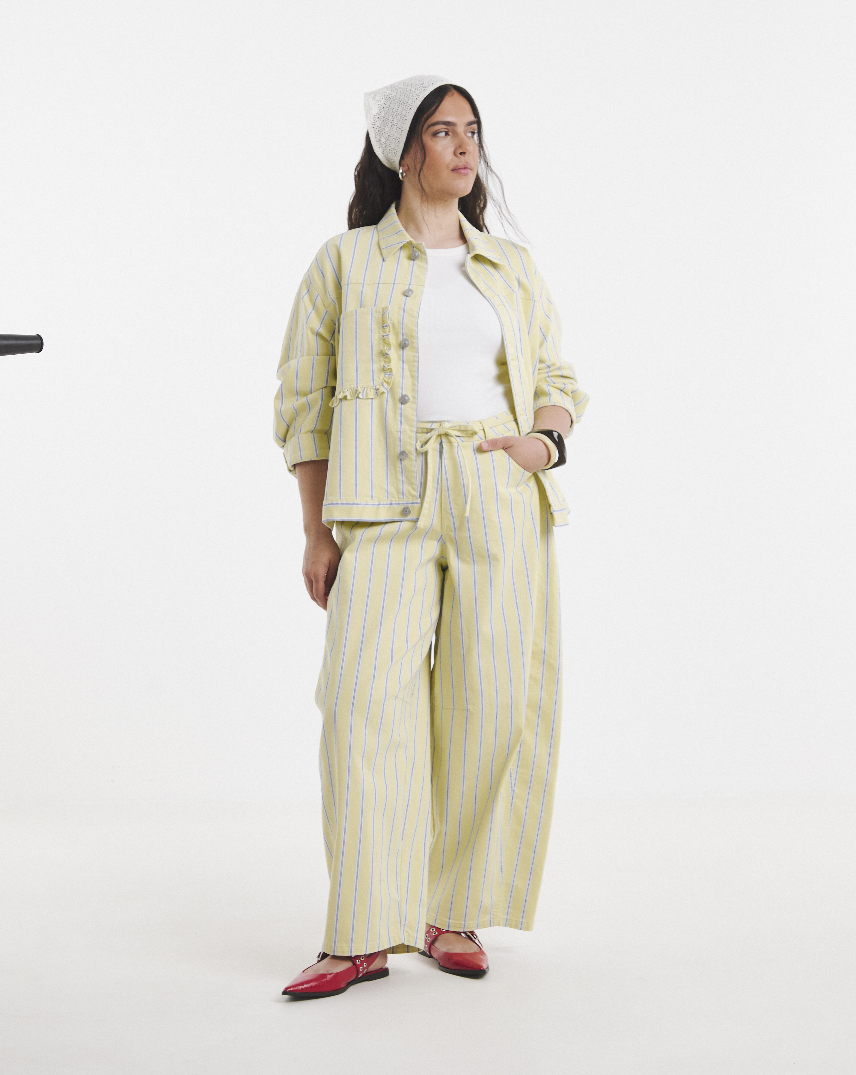 New In - Pieces Billo Mid Waist Tie Barrel Jeans
