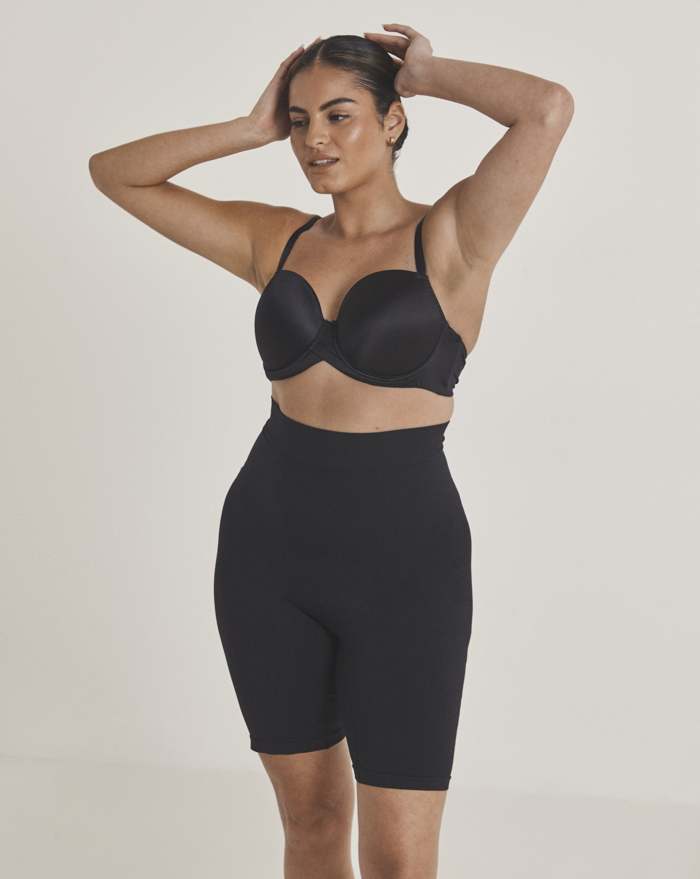 New In - Seamfree Shaping Shorts