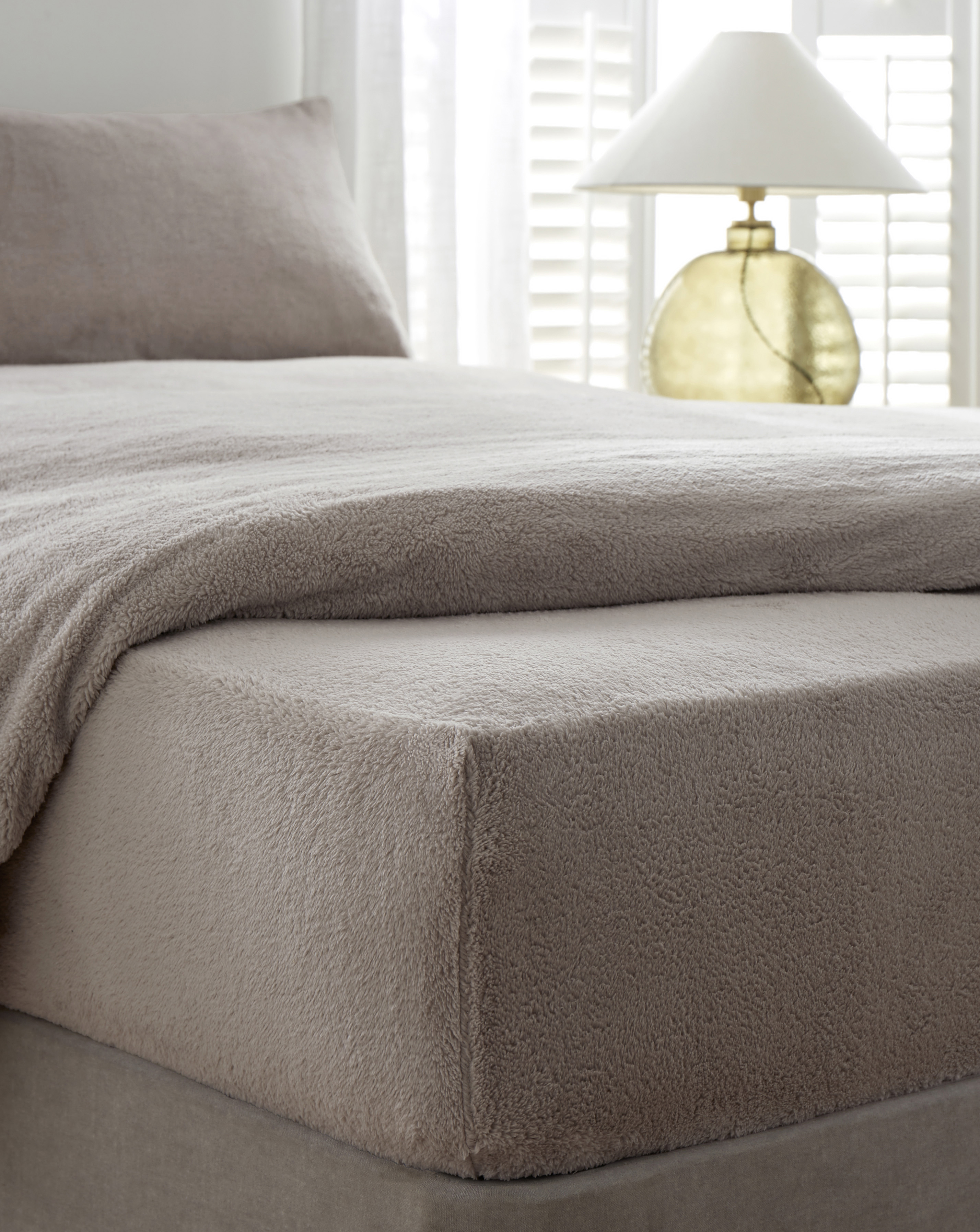 Cosy Cuddle Fleece 32cm Fitted Sheet