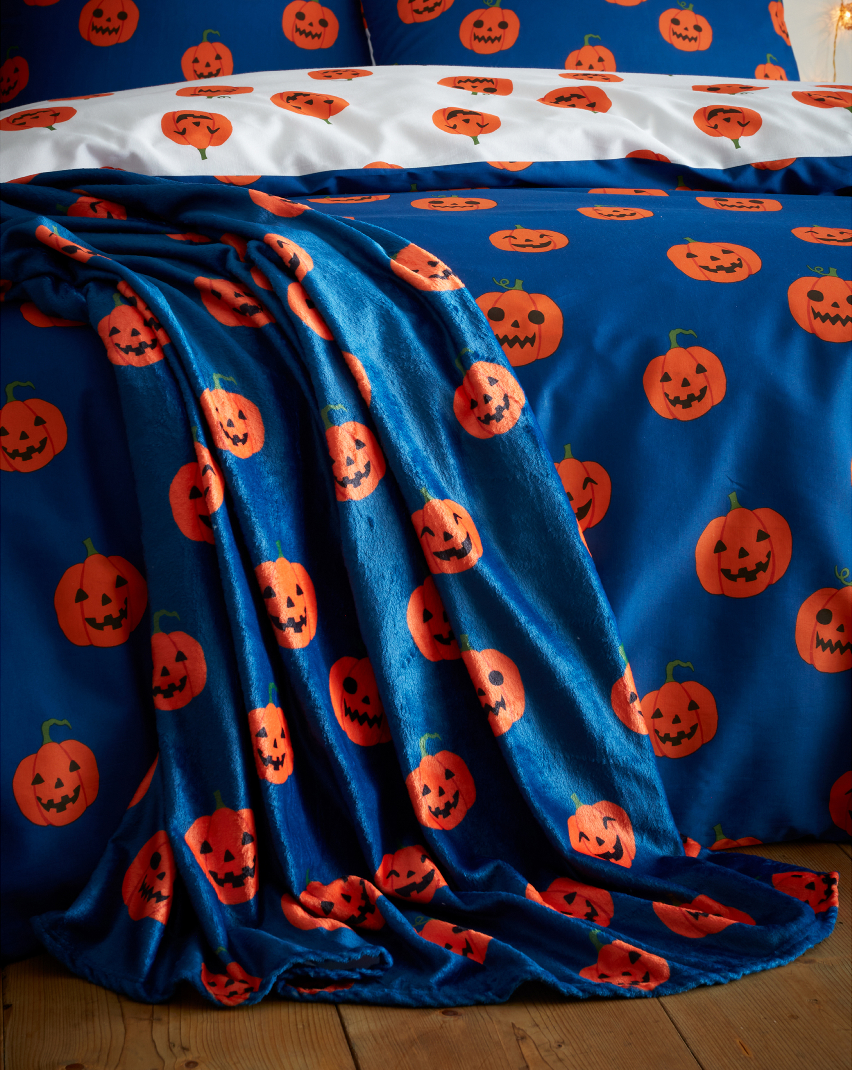 CL Halloween Pumpkins Throw