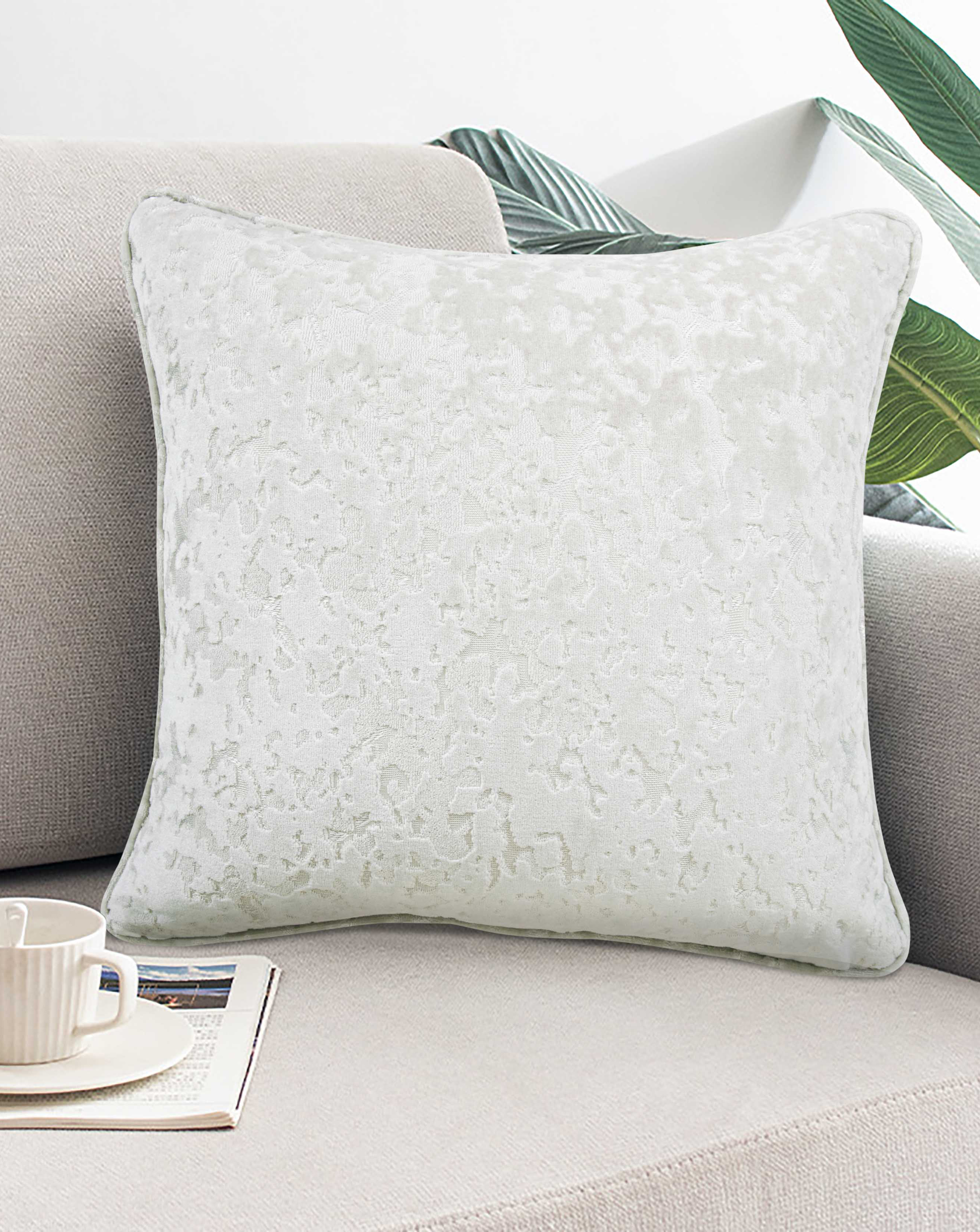 Sundour Richmond Velvet Filled Cushion