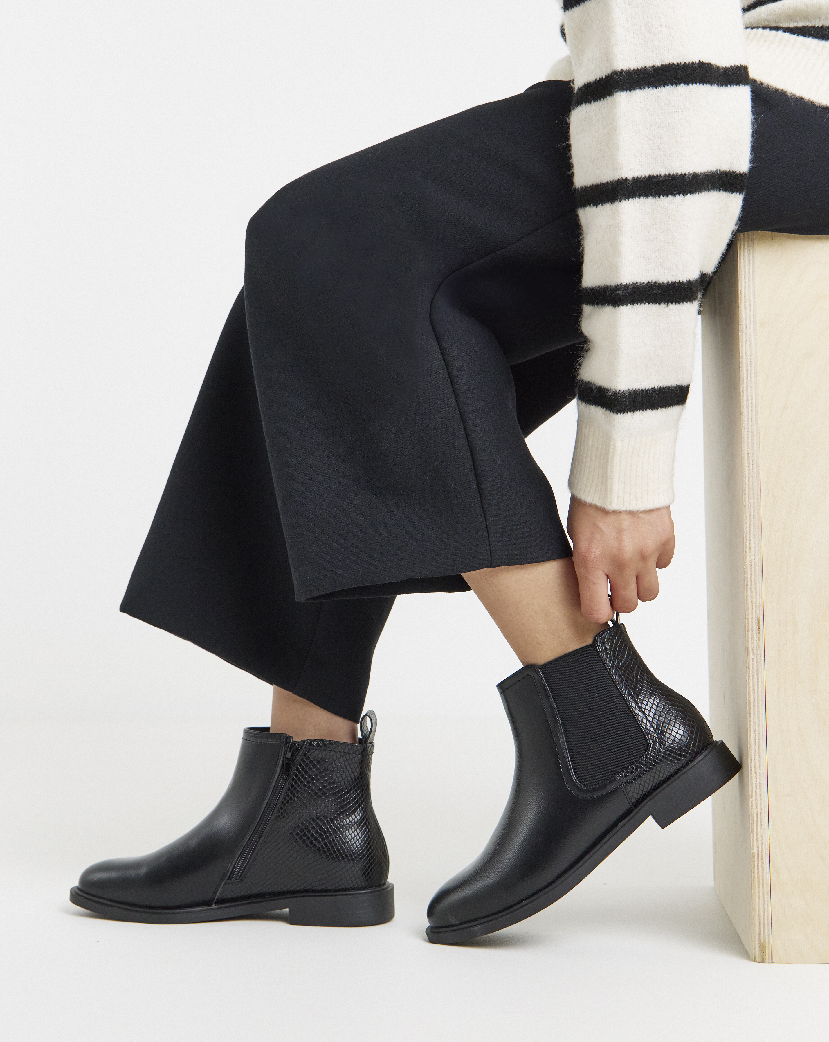 New In - Classic Chelsea Boots Wide