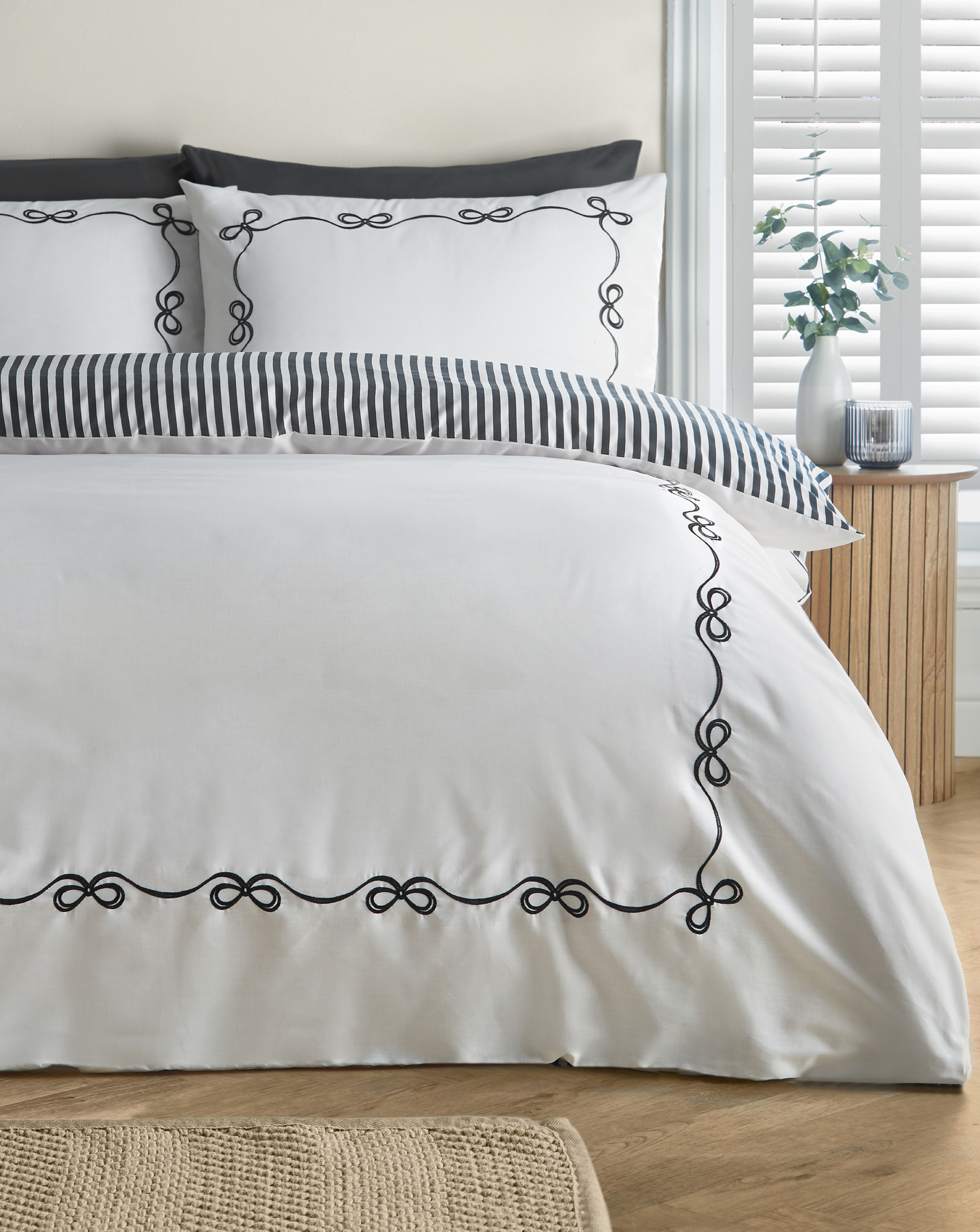 Catherine Lansfield Bow Embroidery Double Duvet Cover Set Cream/Black - Image 7