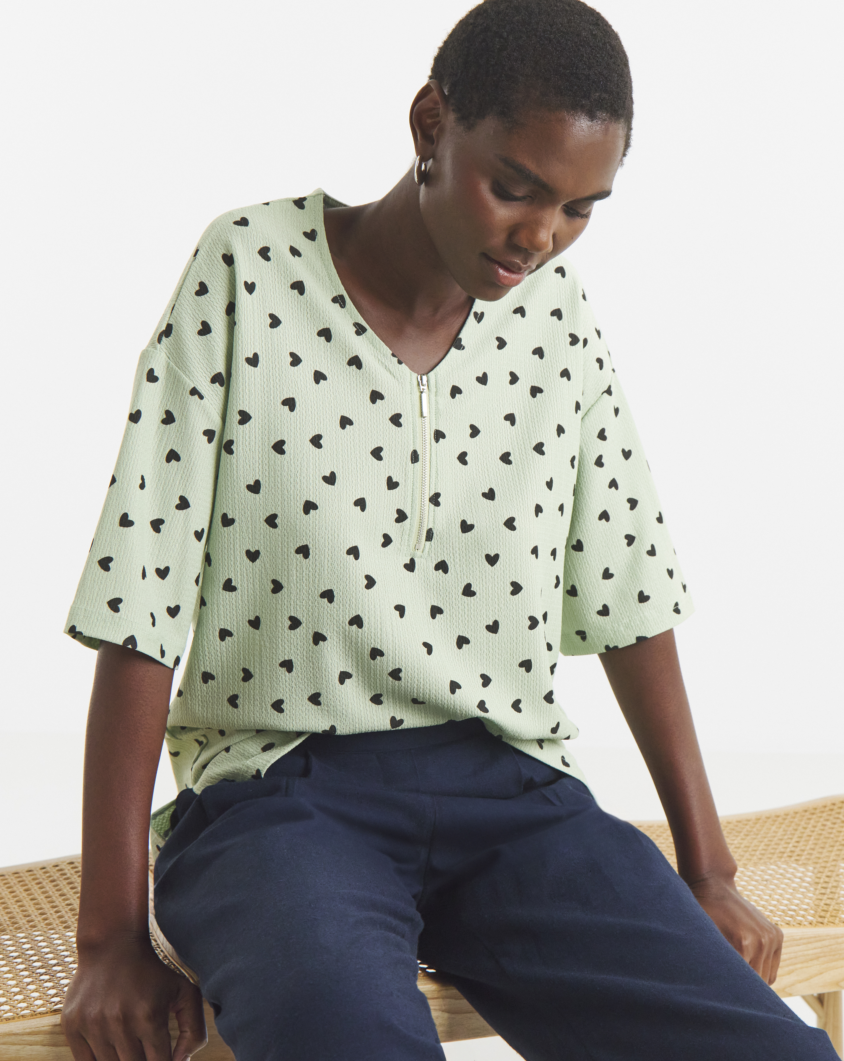 Textured V-Neck Zip Front SS
