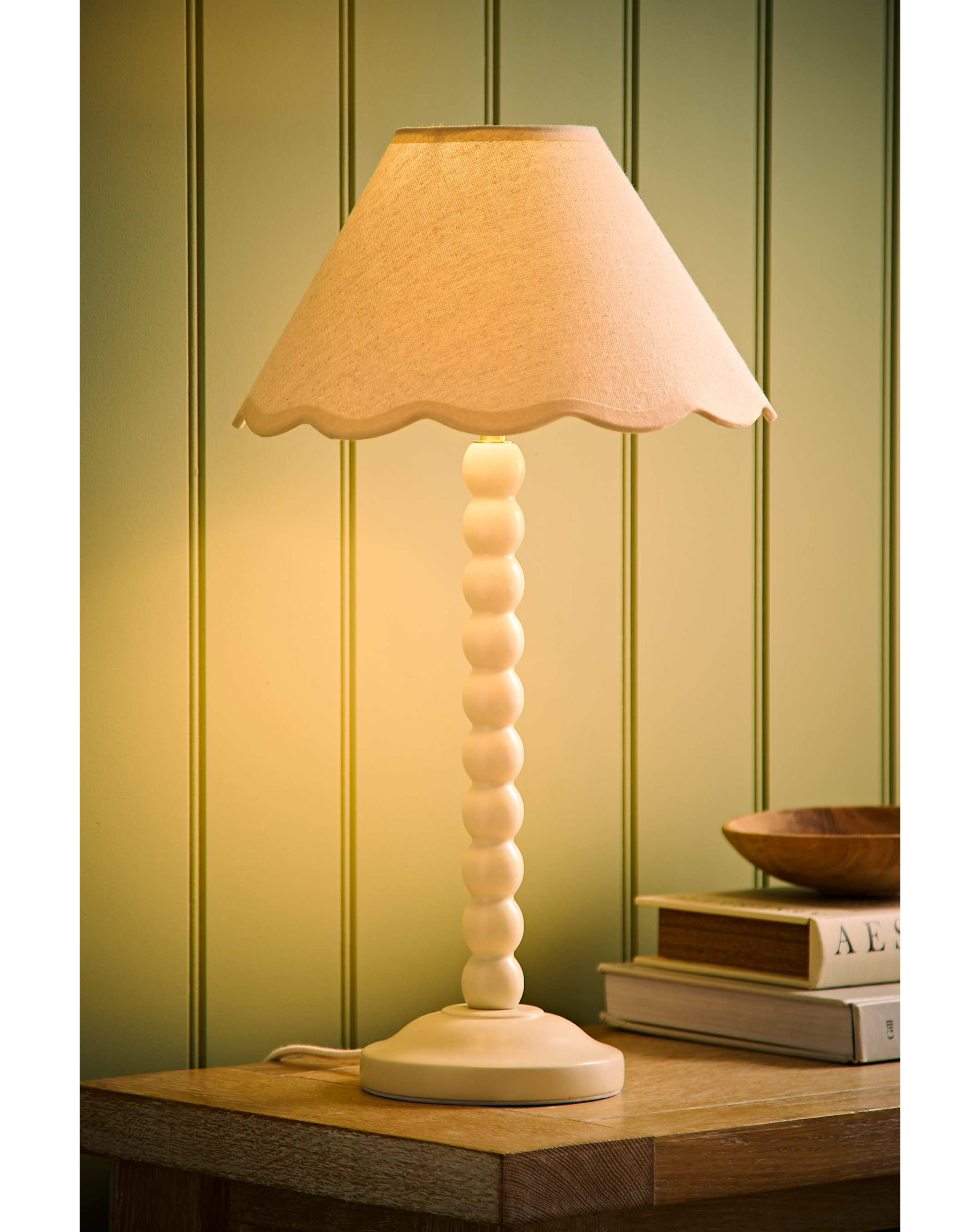 ValueLights Bobble Cream Table Lamp with Natural Trim Scallop Shade