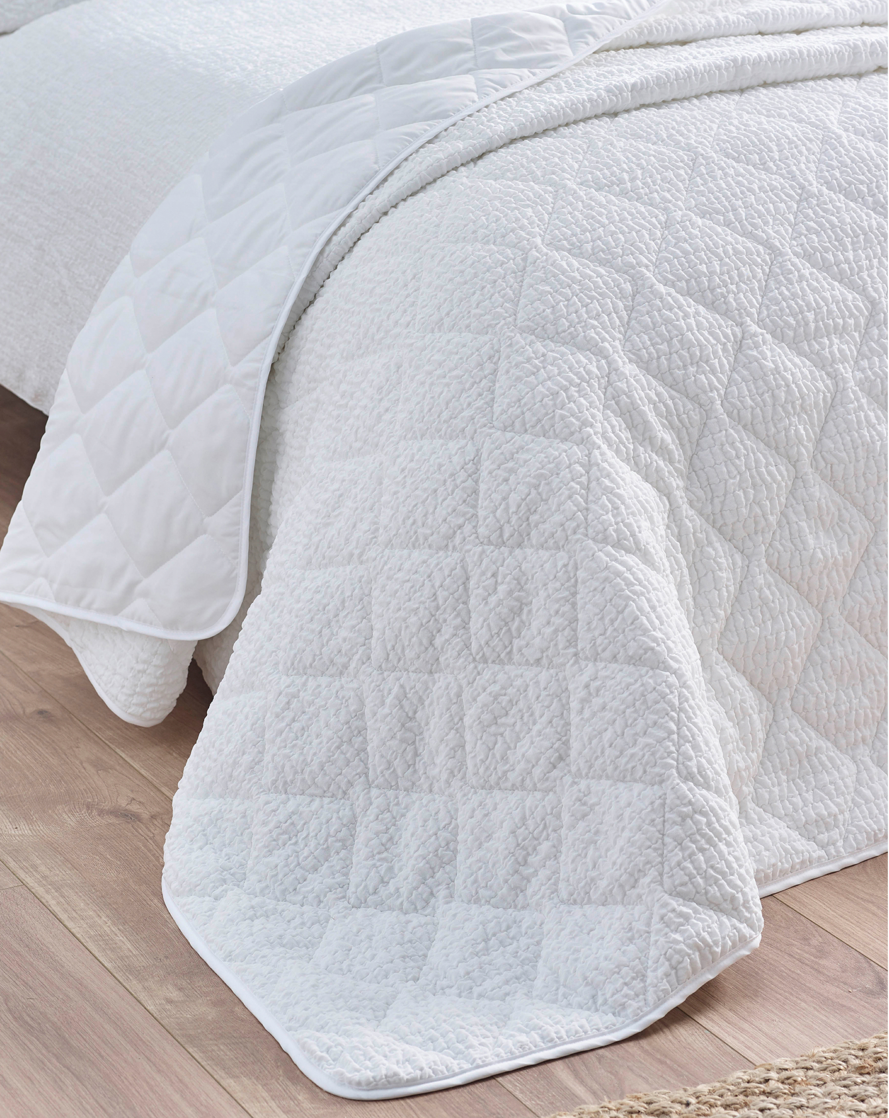 Catherine Lansfield Unisex White 'Crinkle Seersucker Texture' Bedspread In - Image 7