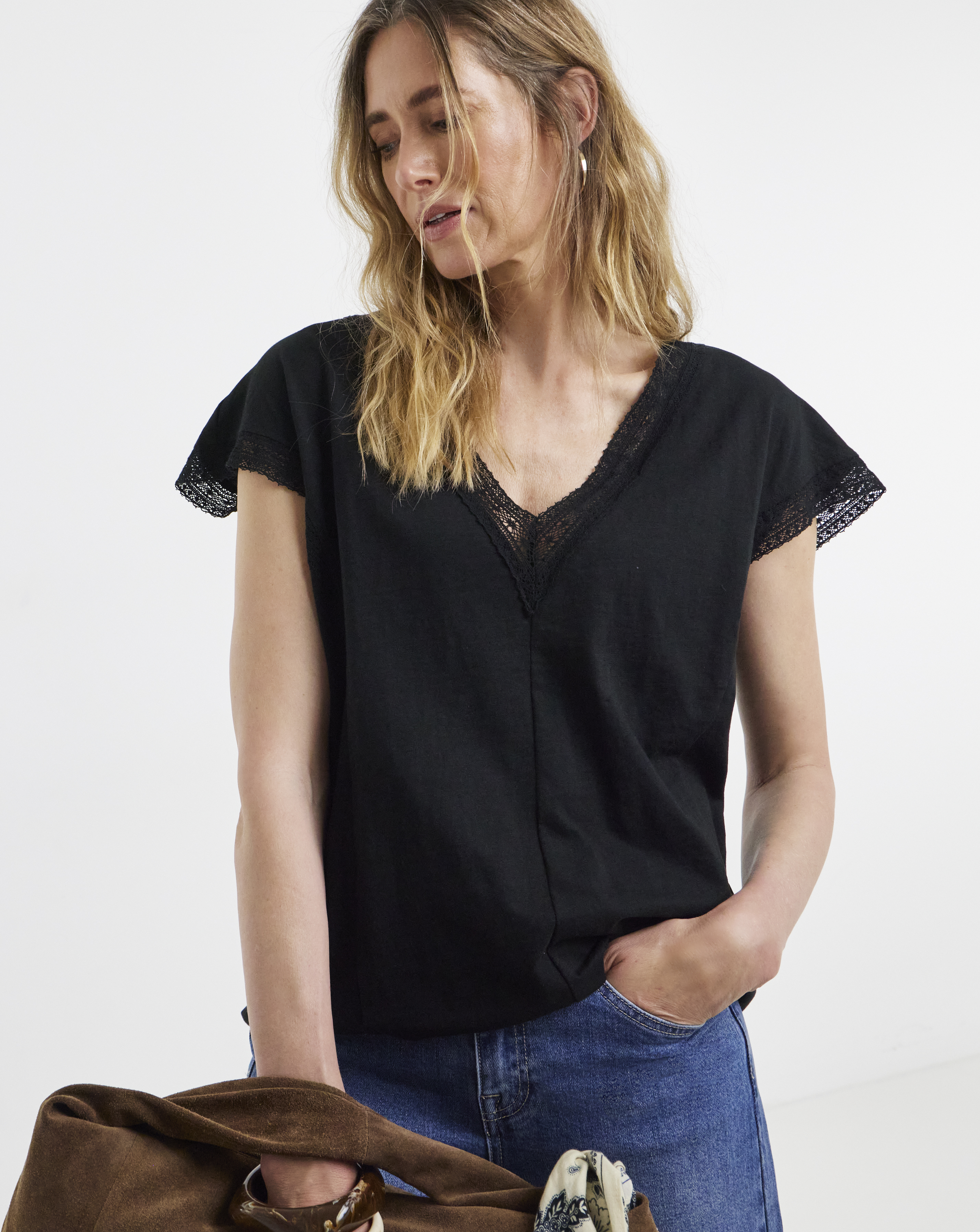 New In - Lace V-Neck Bubble Hem