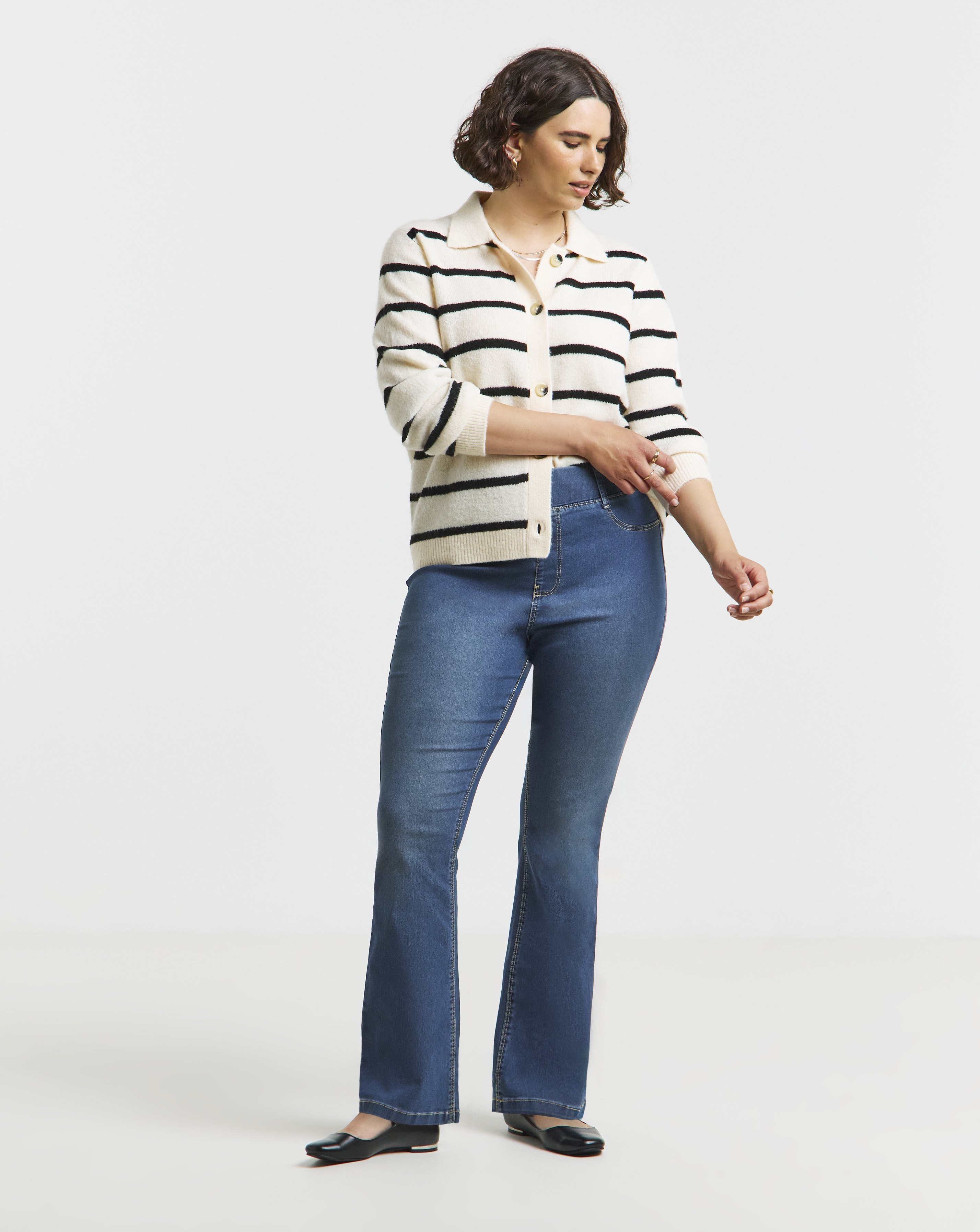 Mid Wash Flared Pull On Jeggings