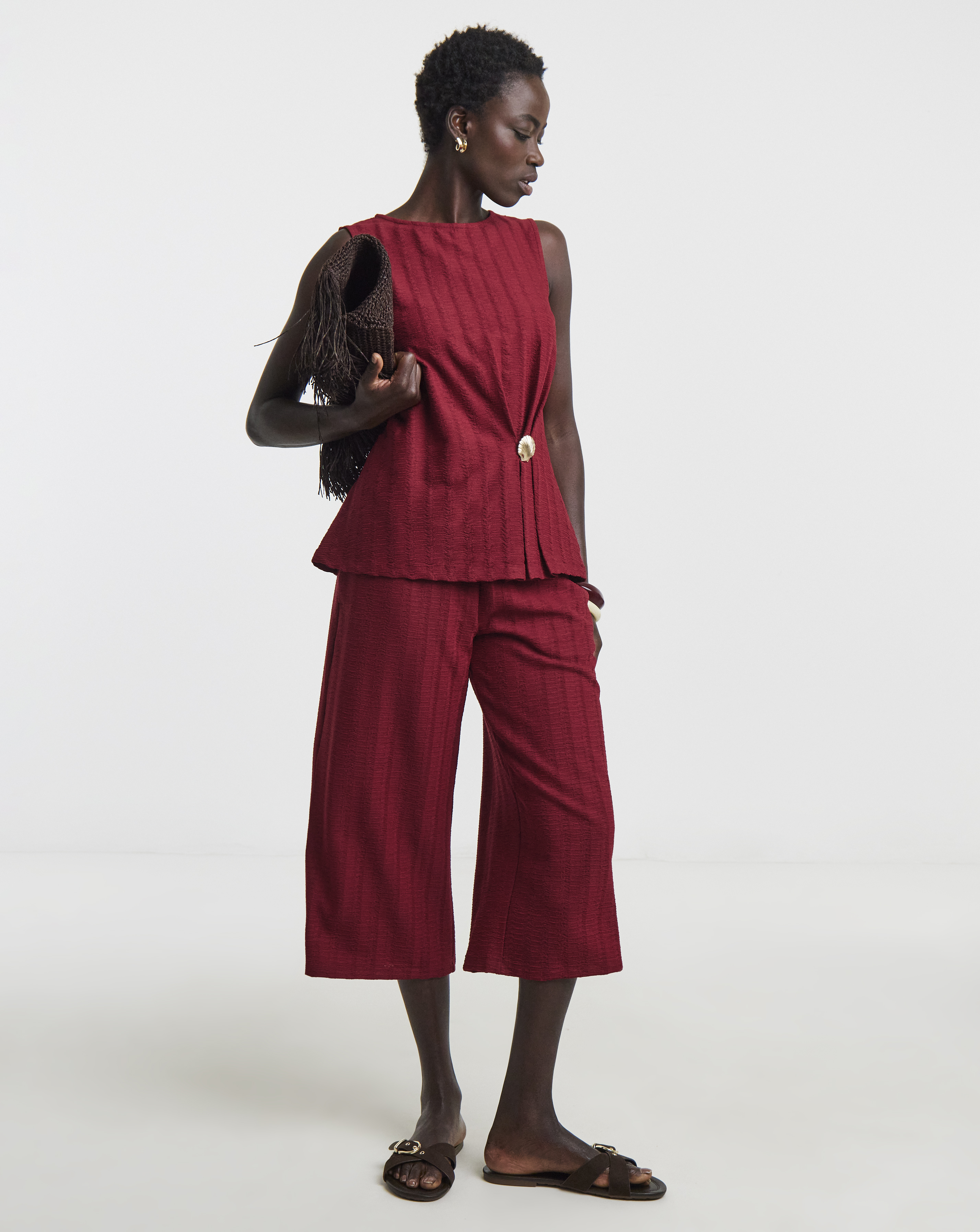 New In - Cropped Bubble Textured Trousers