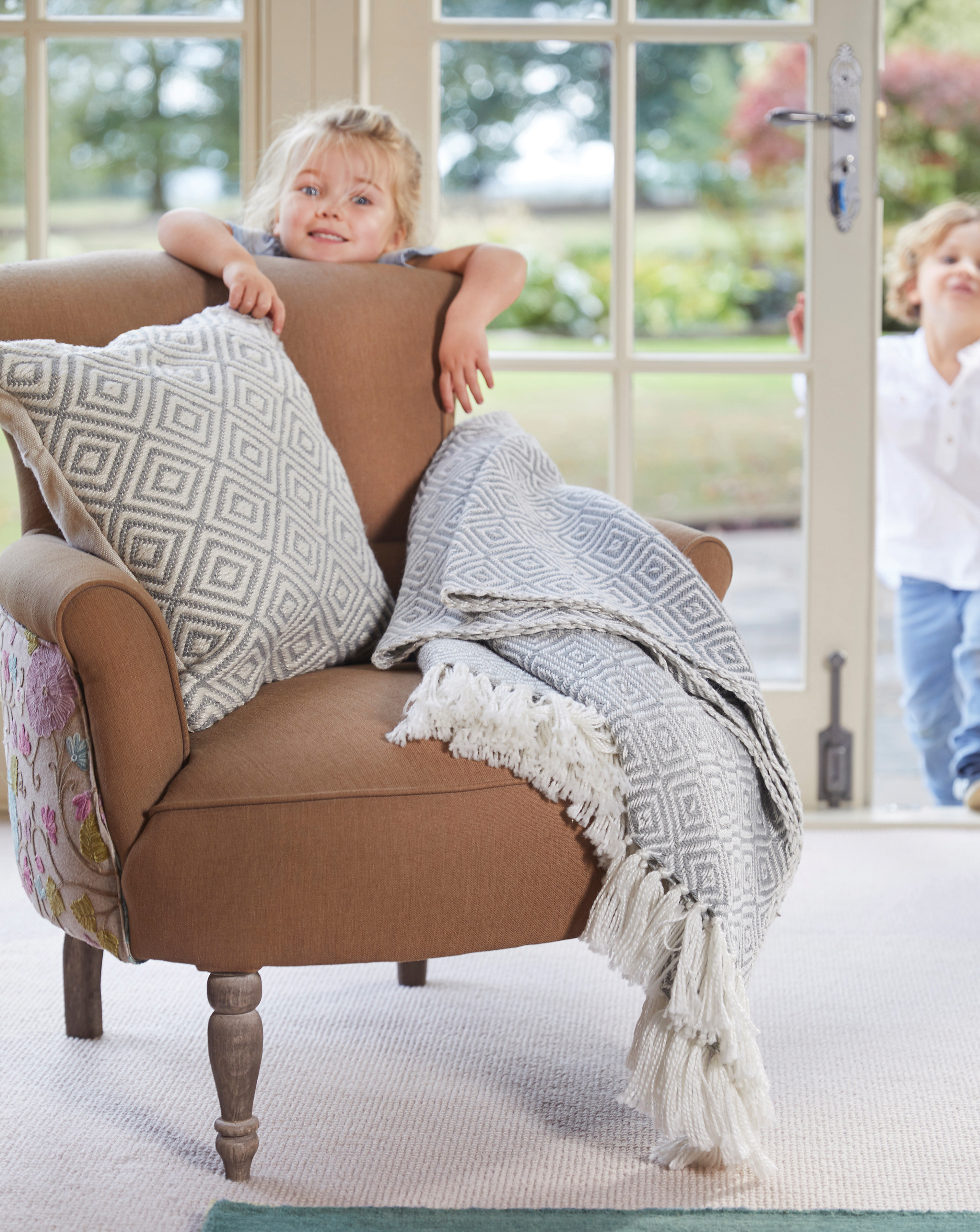 Woven Diamond Indoor/Outdoor Throw - Grey