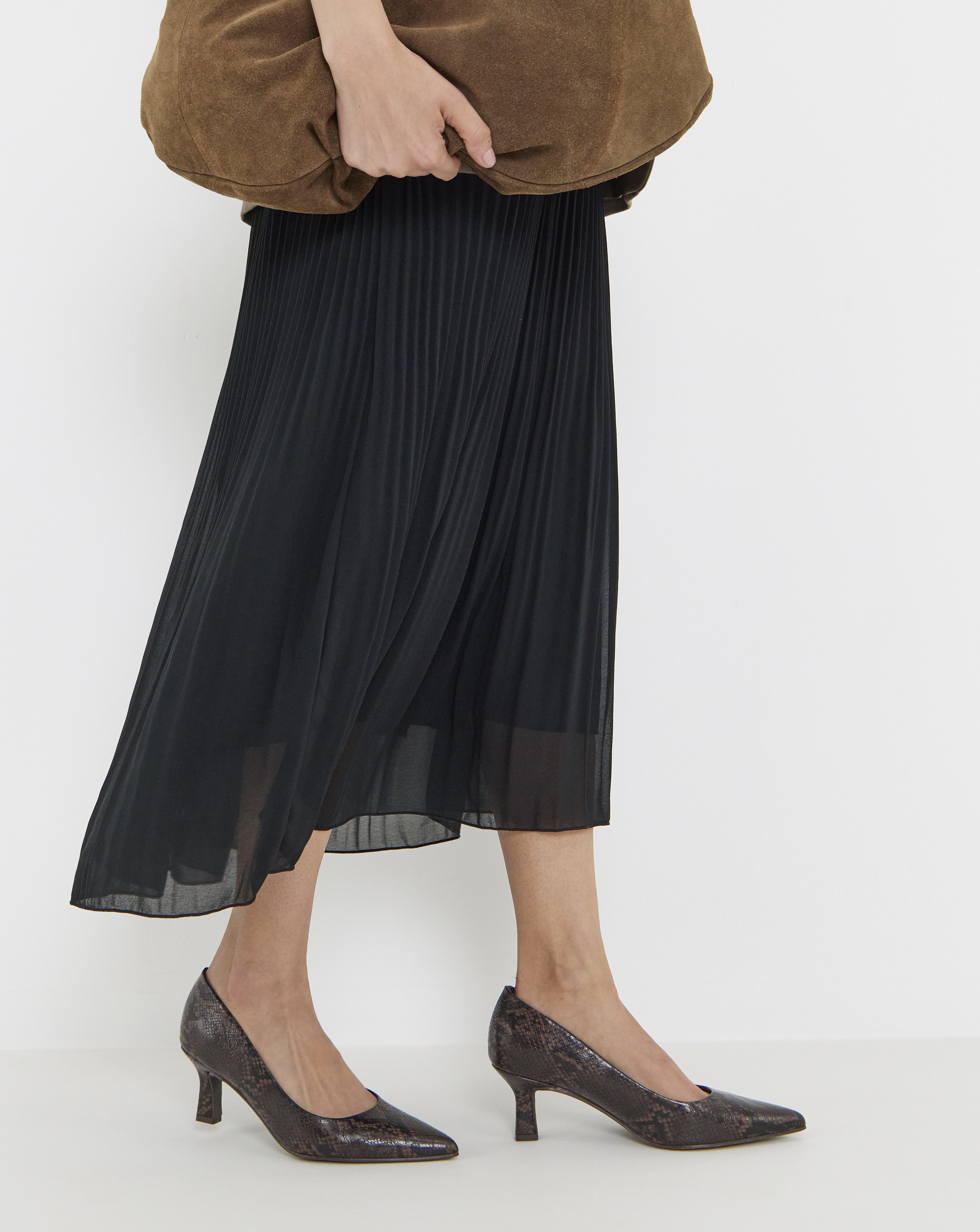 New In - Pointed Toe Kitten Heel Shoe Ex Wide