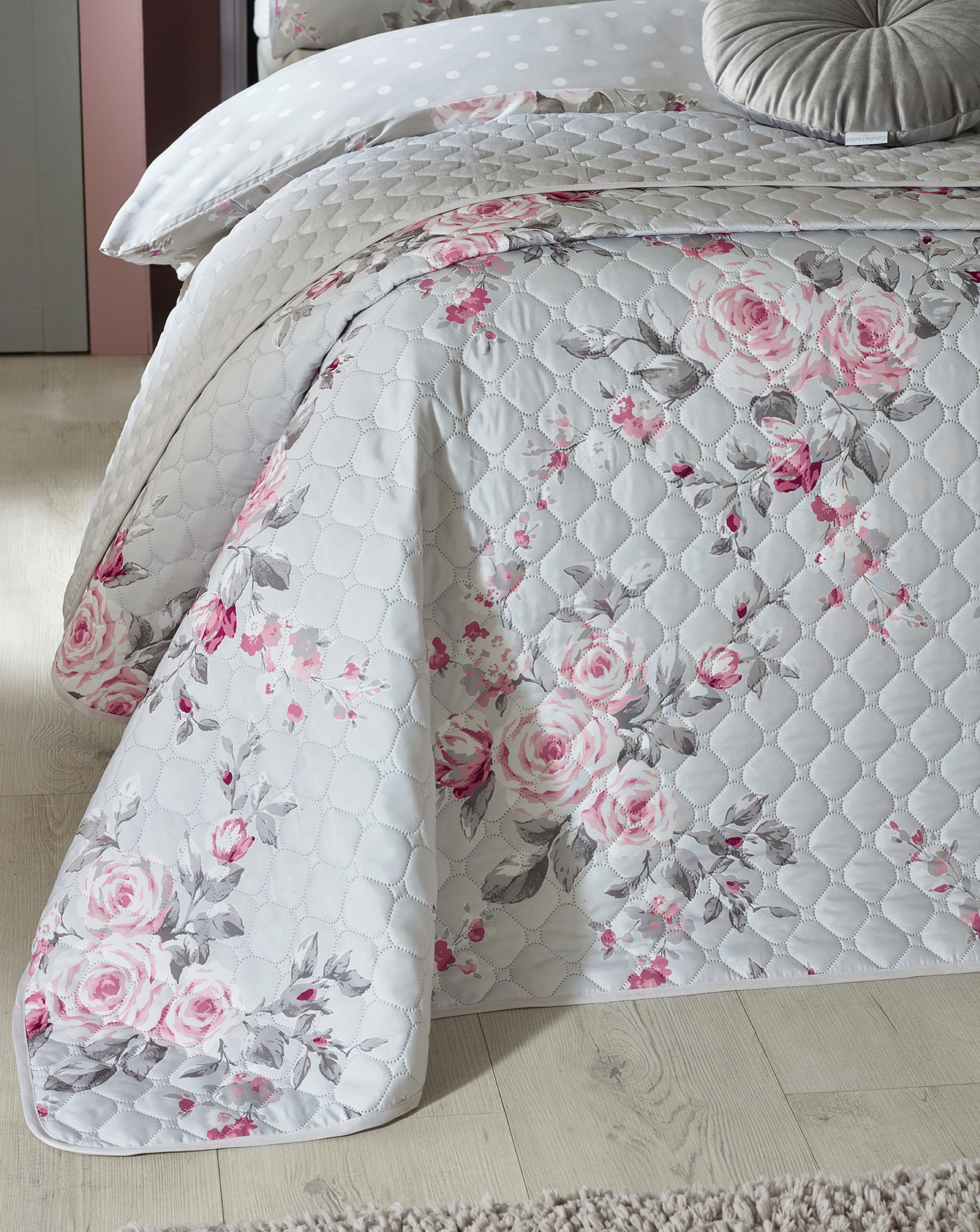 Catherine Lansfield Canterbury Bedspread Throw In Grey - Image 9