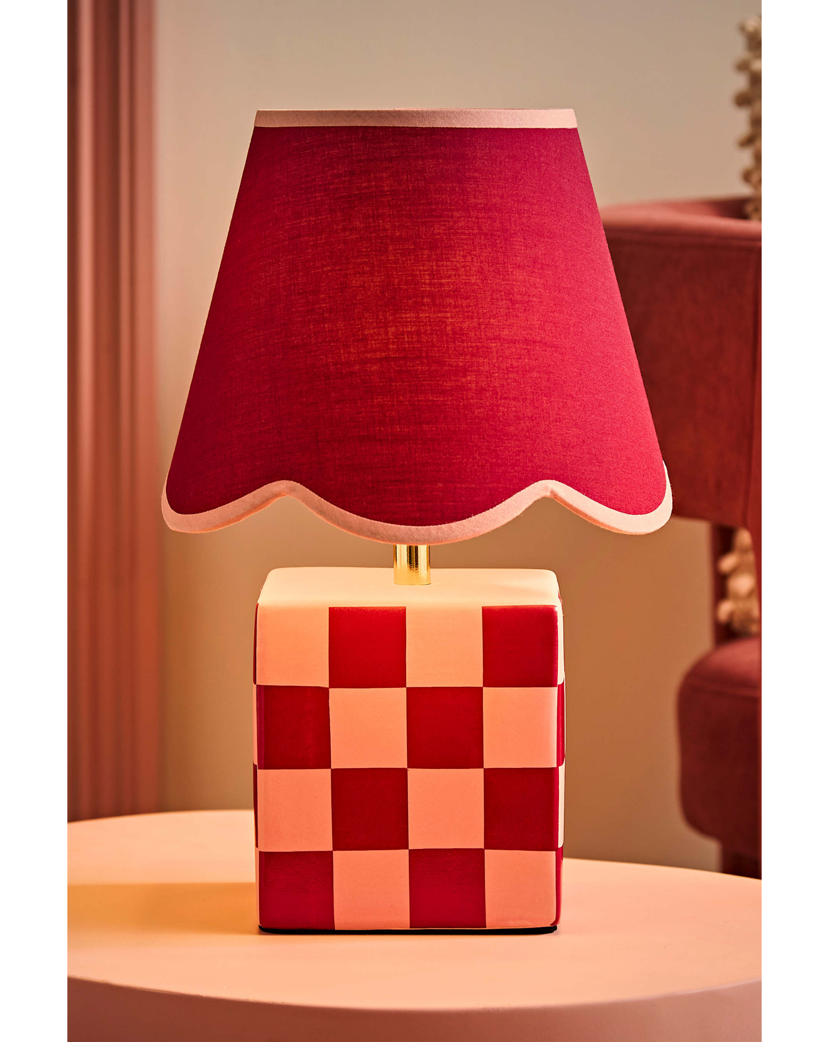 ValueLights Evie  Burgundy Checkerboard Table Lamp Pink Scallop Shade