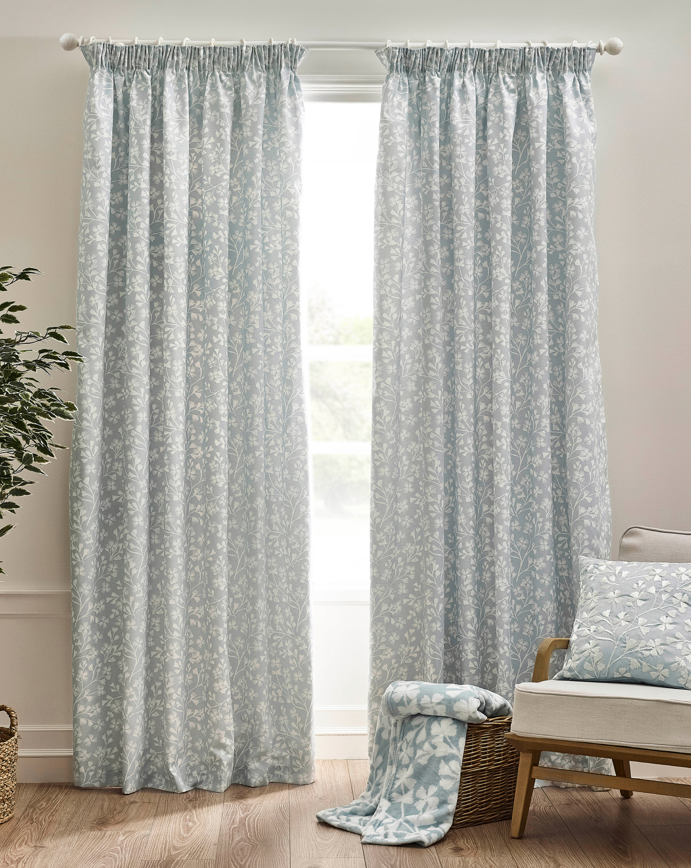 Catherine Lansfield Men's White/Light/Green Brooke Curtains