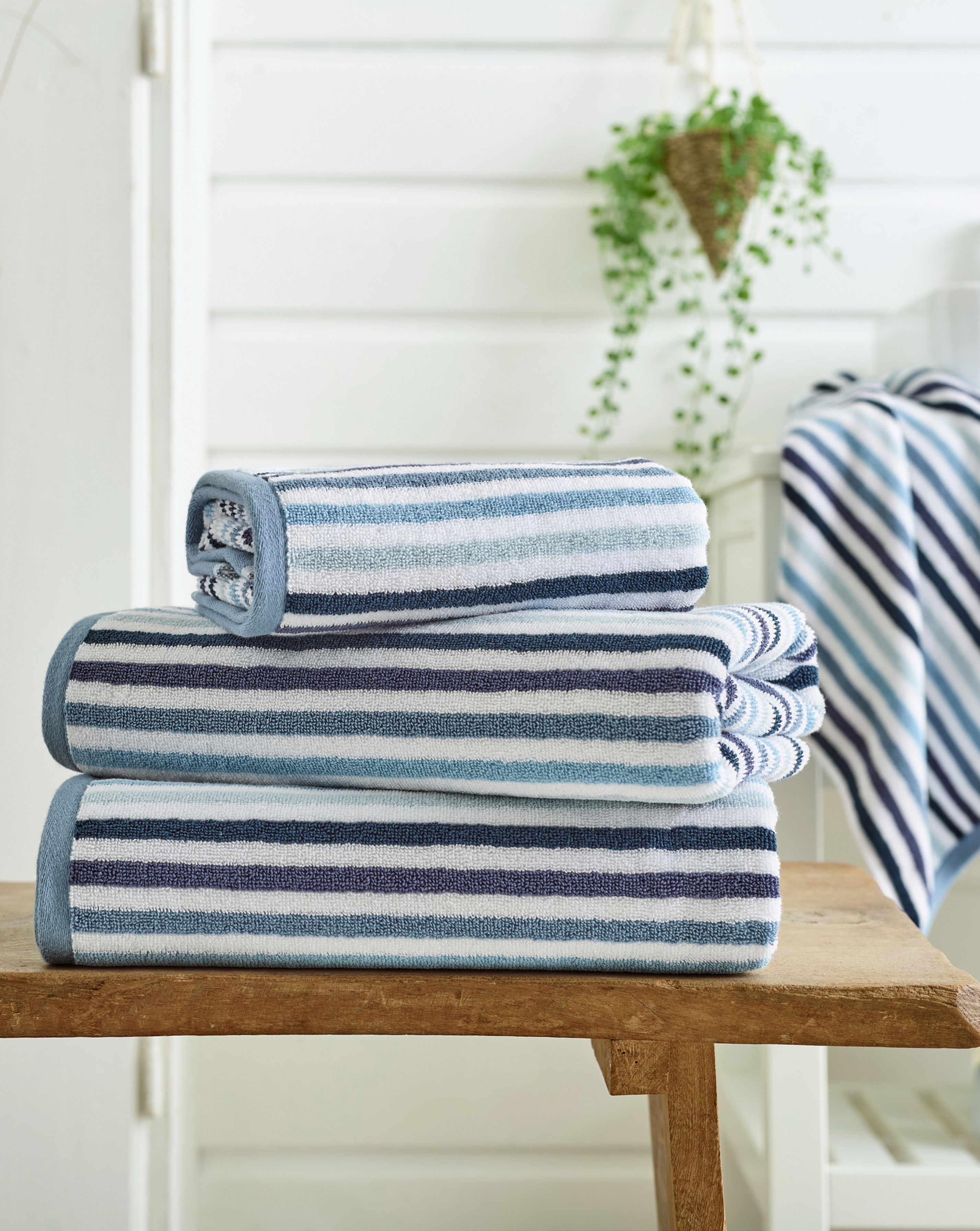 New In - Deyongs Bliss Linear Cotton 550GSM Towel
