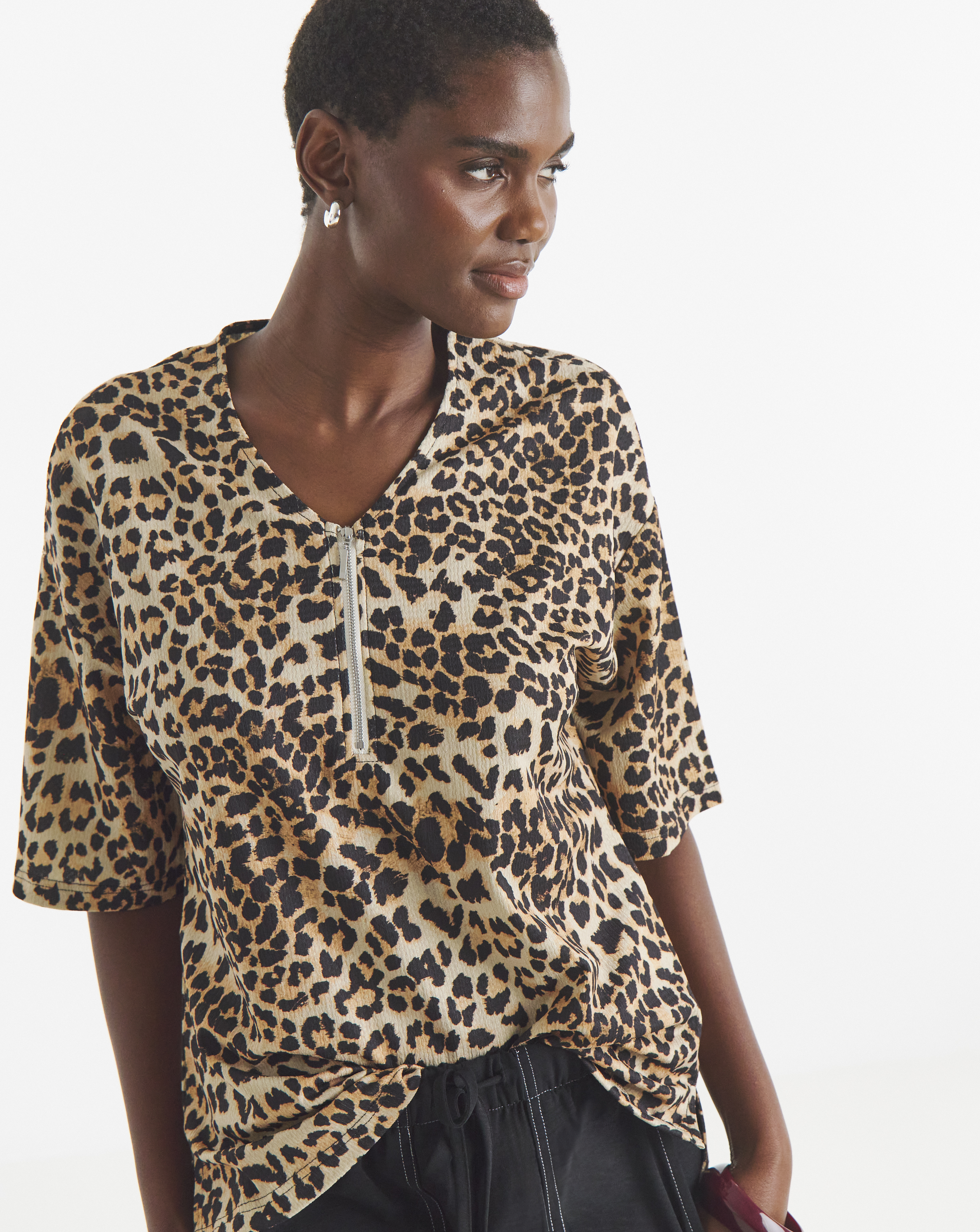 Textured V-Neck Zip Front SS
