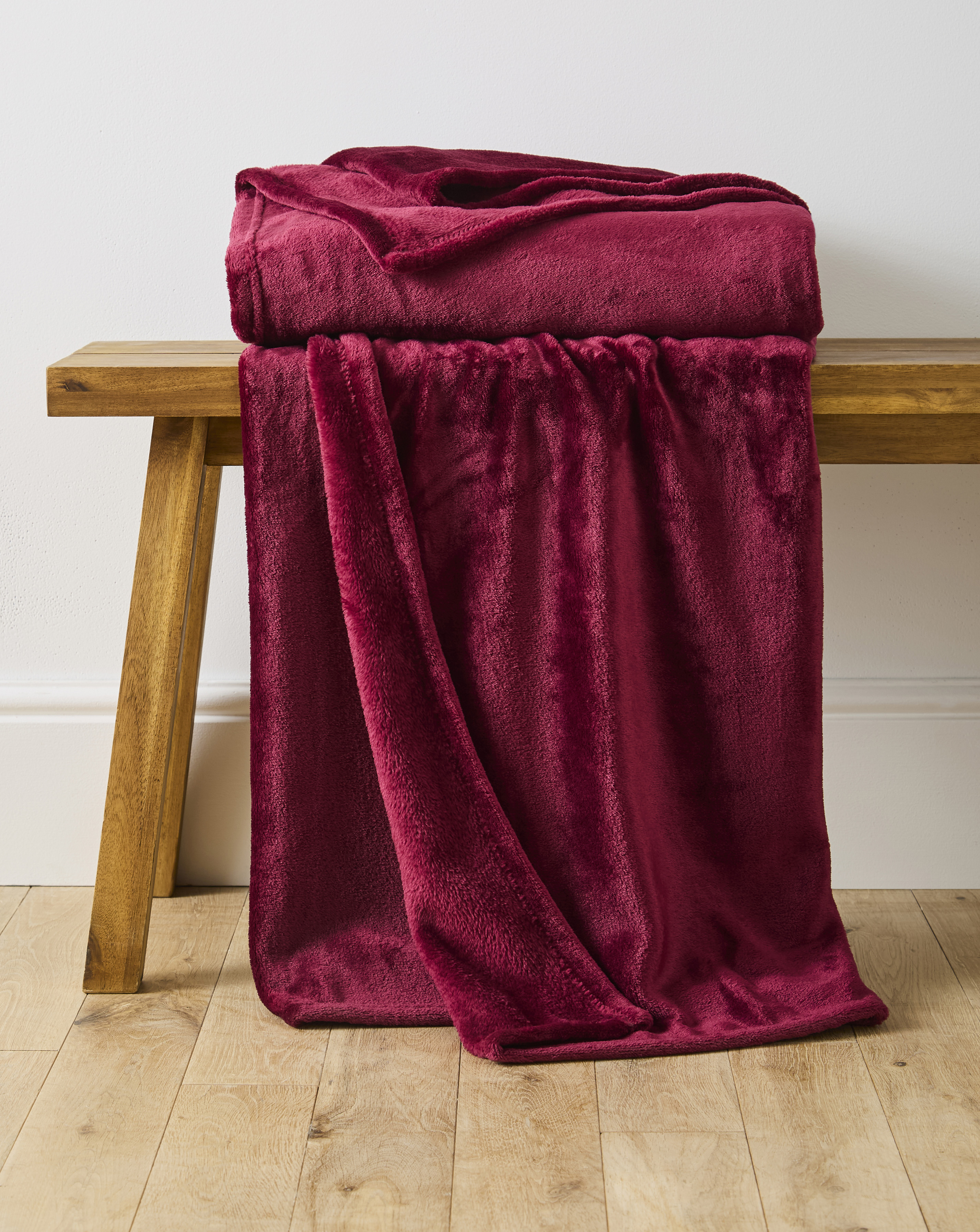 New In - Plush Fleece Throw - Red