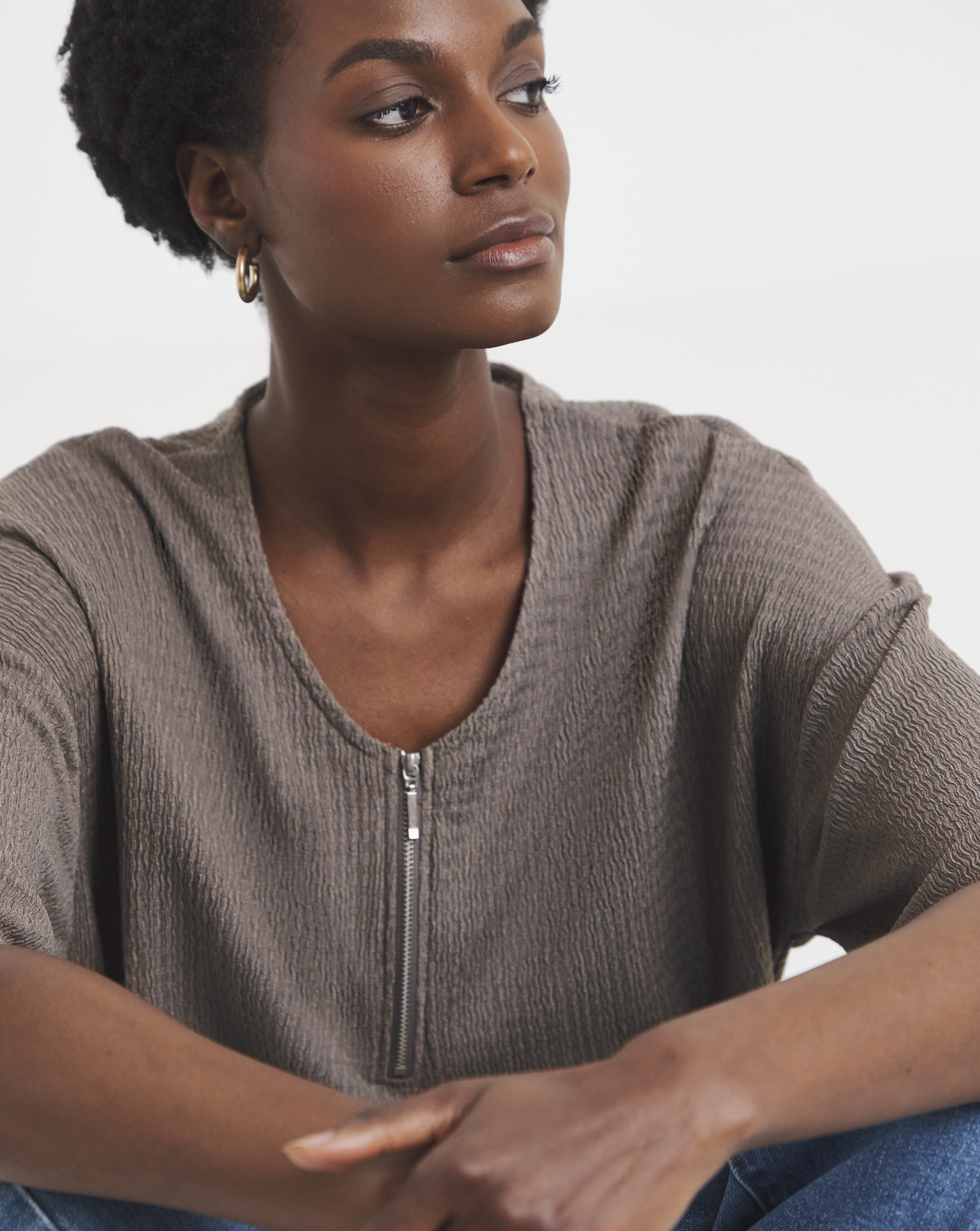 Textured V-Neck Zip Front SS