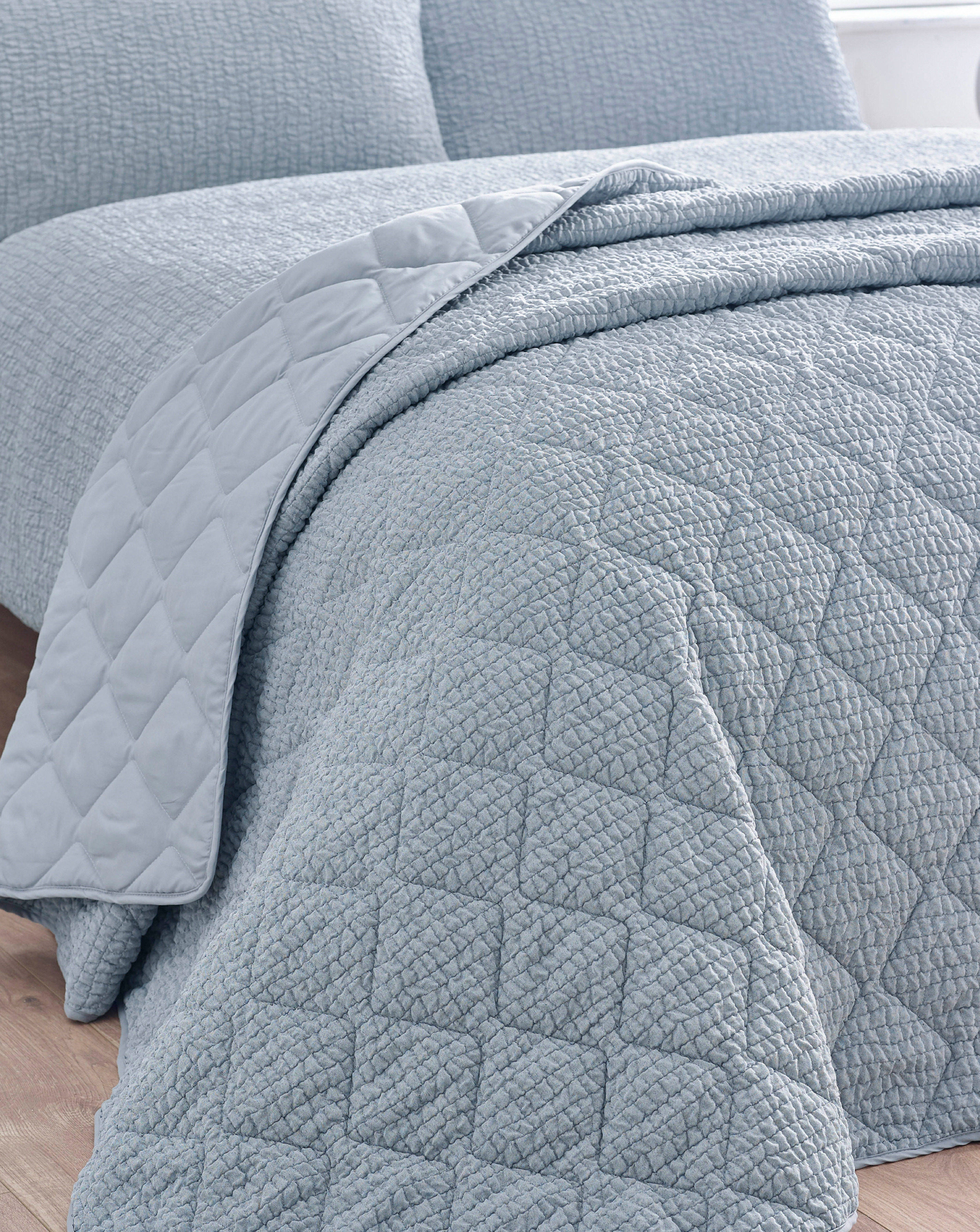 Catherine Lansfield Crinkle Bedspread