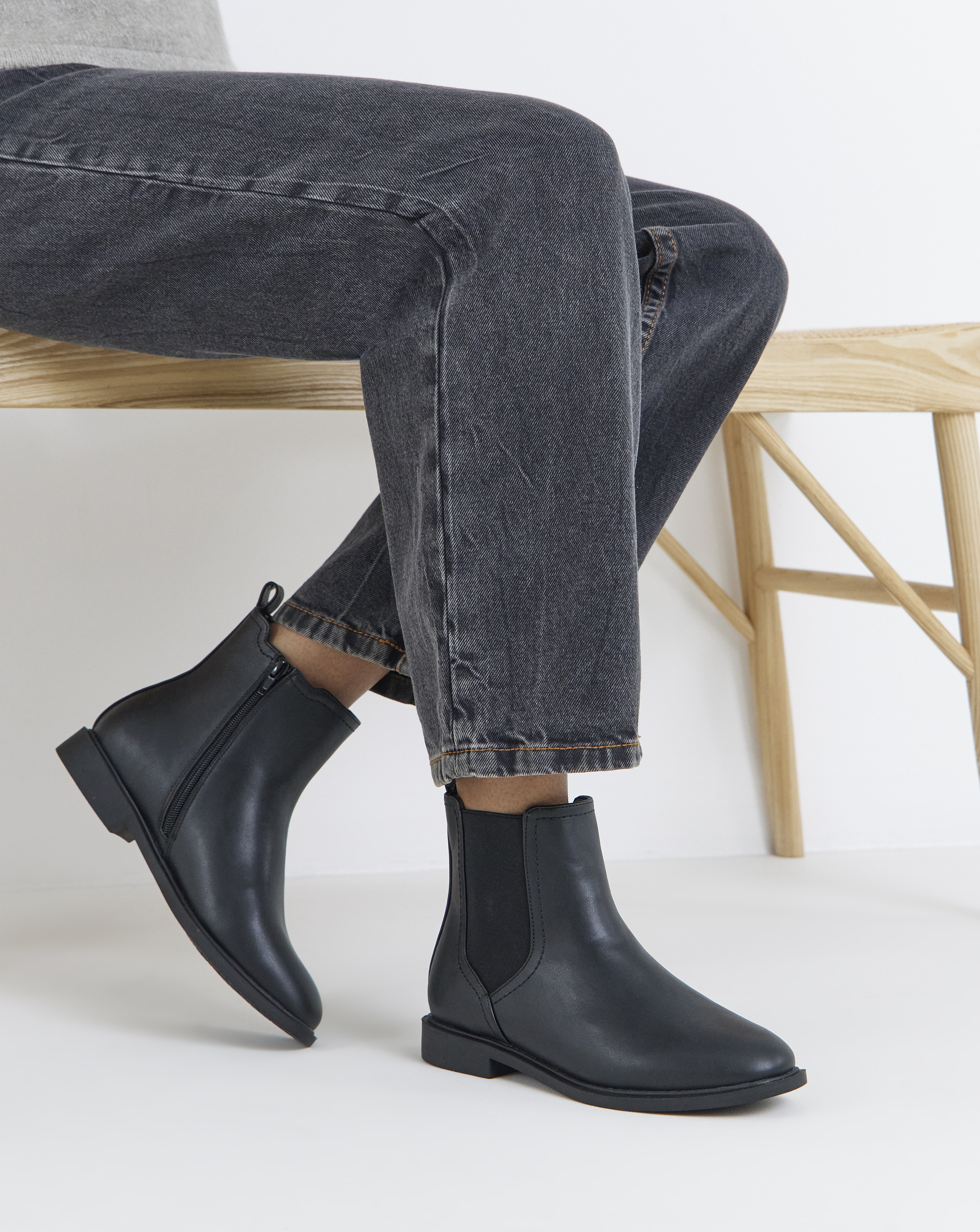 New In - Classic Chelsea Boot Standard
