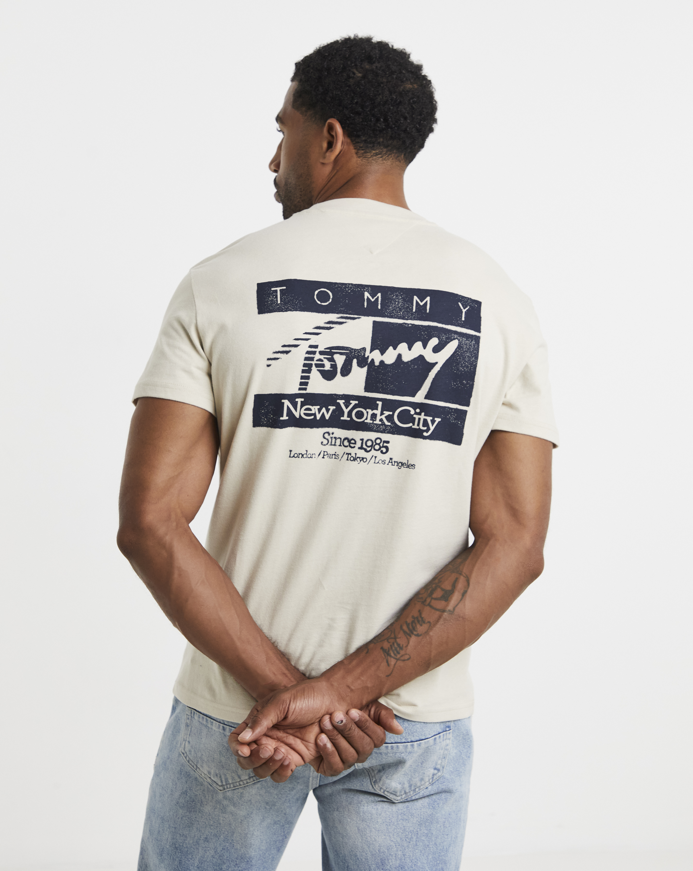 New In - Tommy Jeans Flag T-Shirt