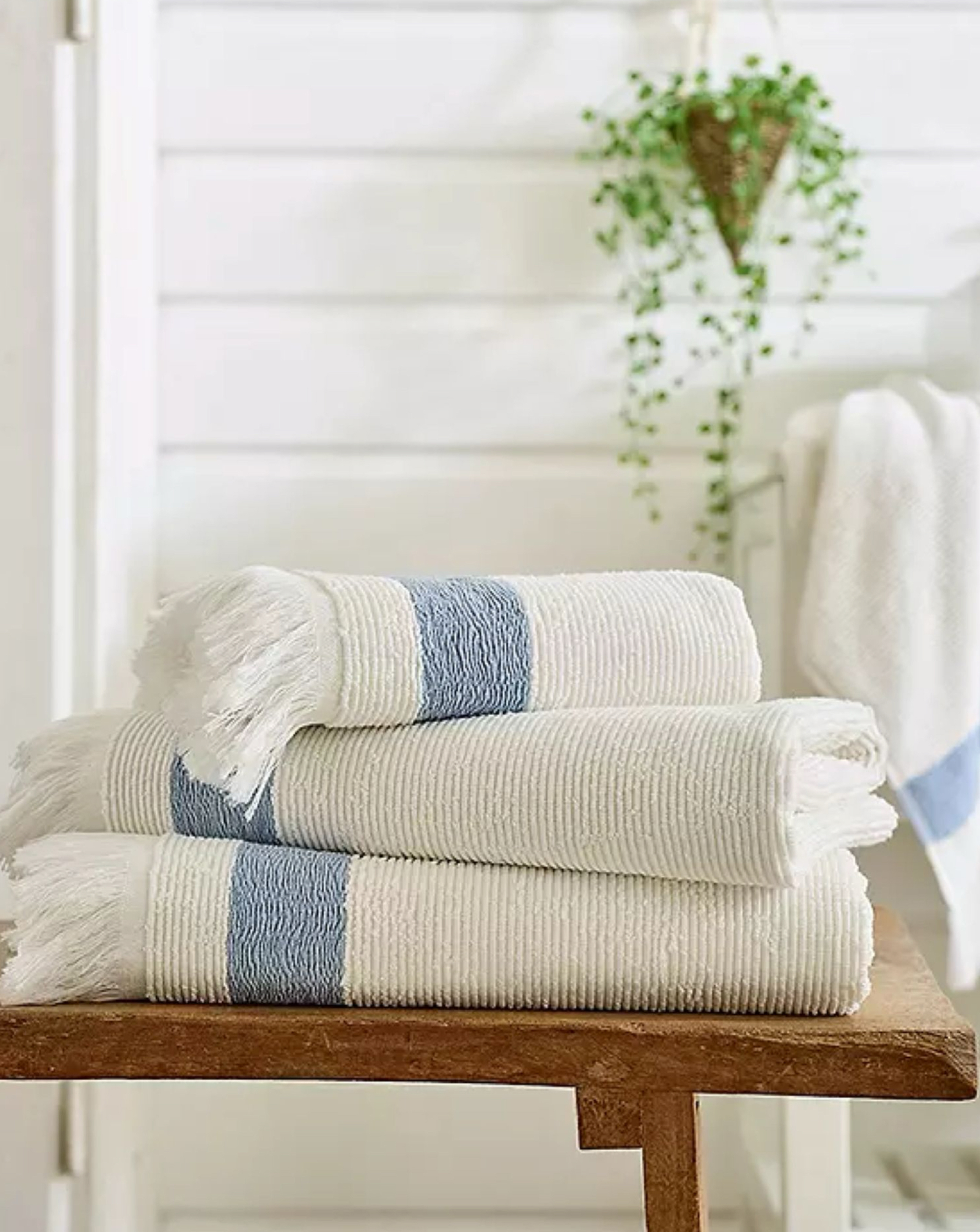 Oakwood Ridge Textured Fringed Towel