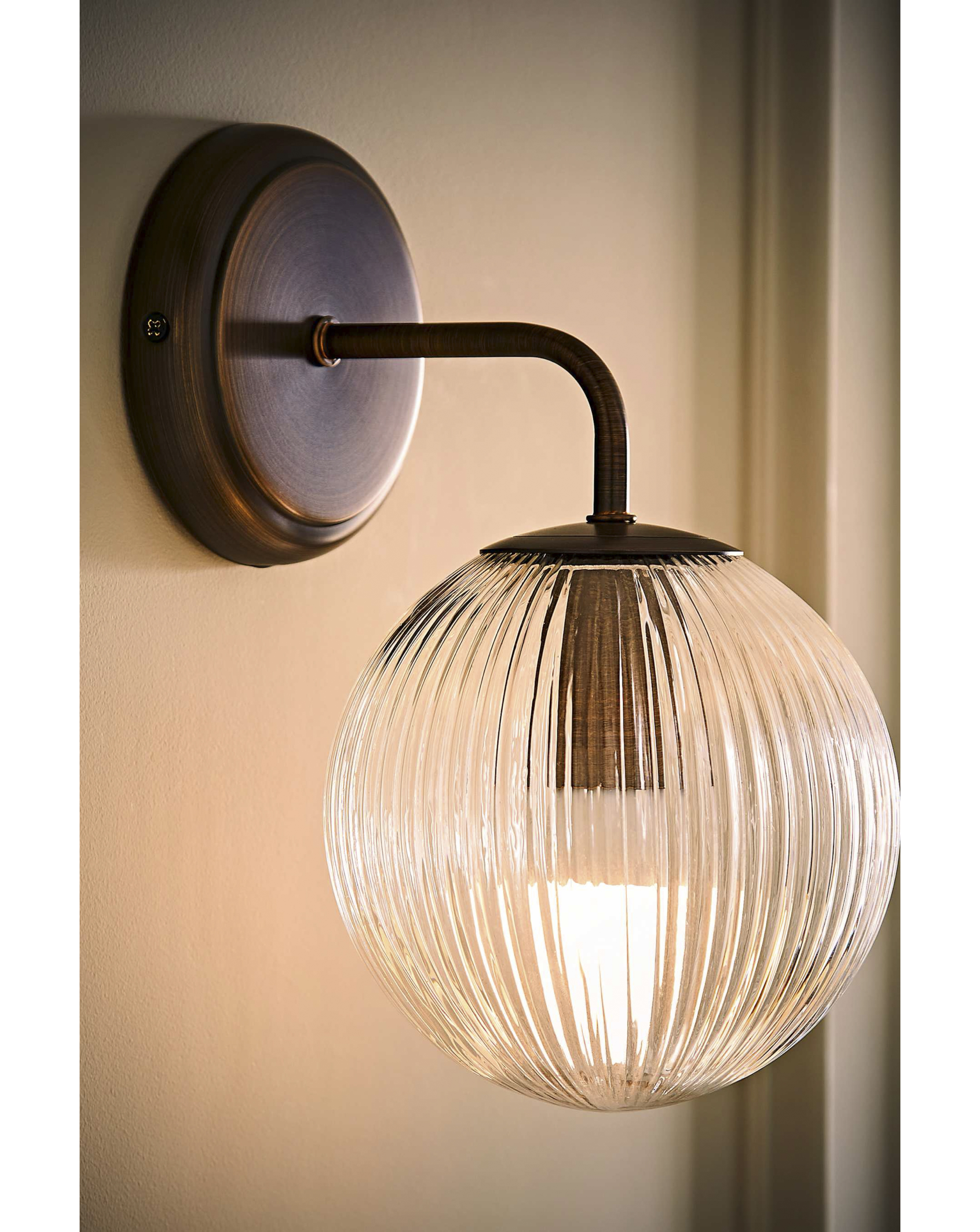 ValueLights Kempton Ribbed Glass Globe Wall Light Brushed Brass