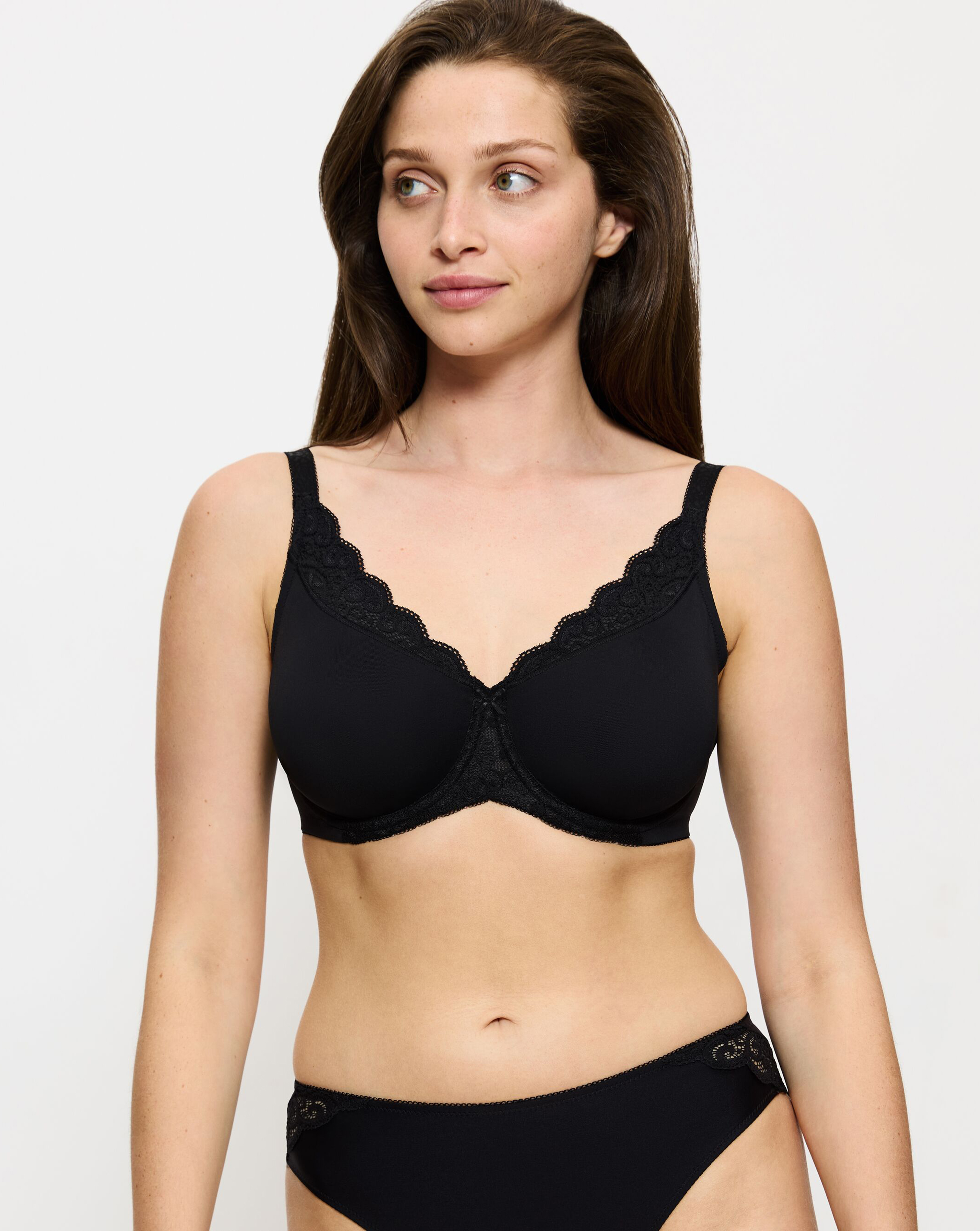 Triumph Black Amourette Minimiser Bra - 42C