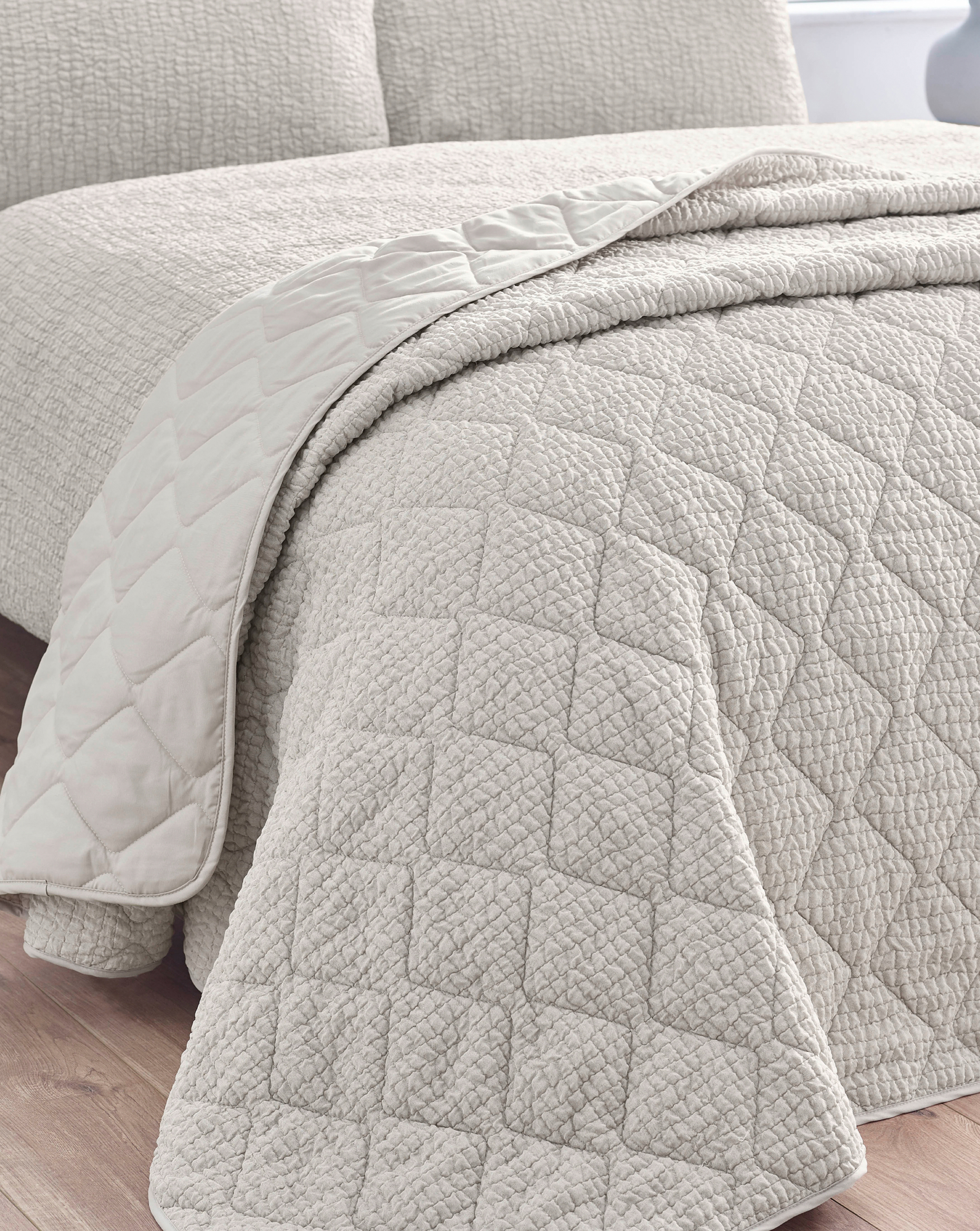Catherine Lansfield Crinkle Seersucker Texture 220x220cm Bedspread Natural - Image 8