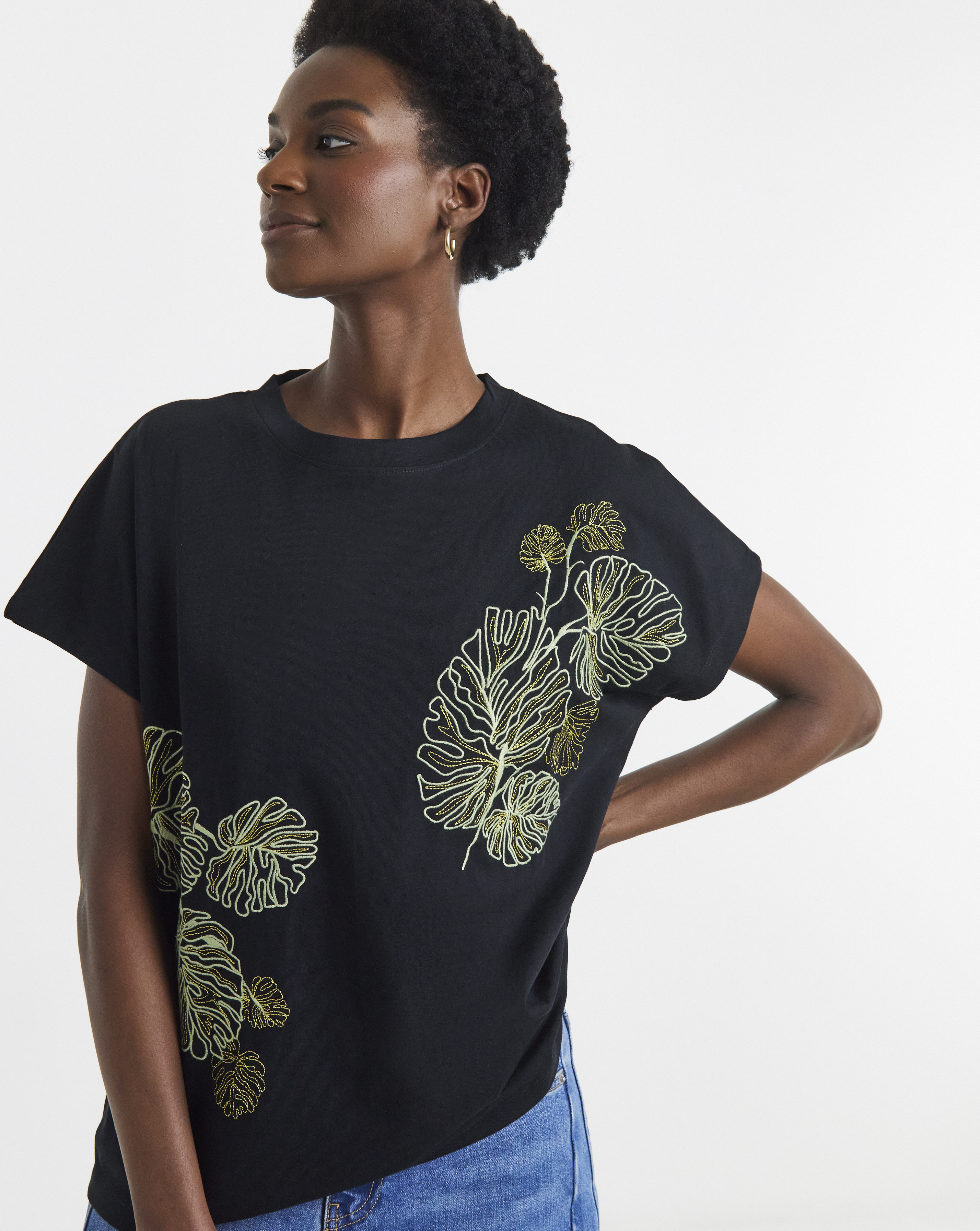 New In - Leaf Applique T-Shirt