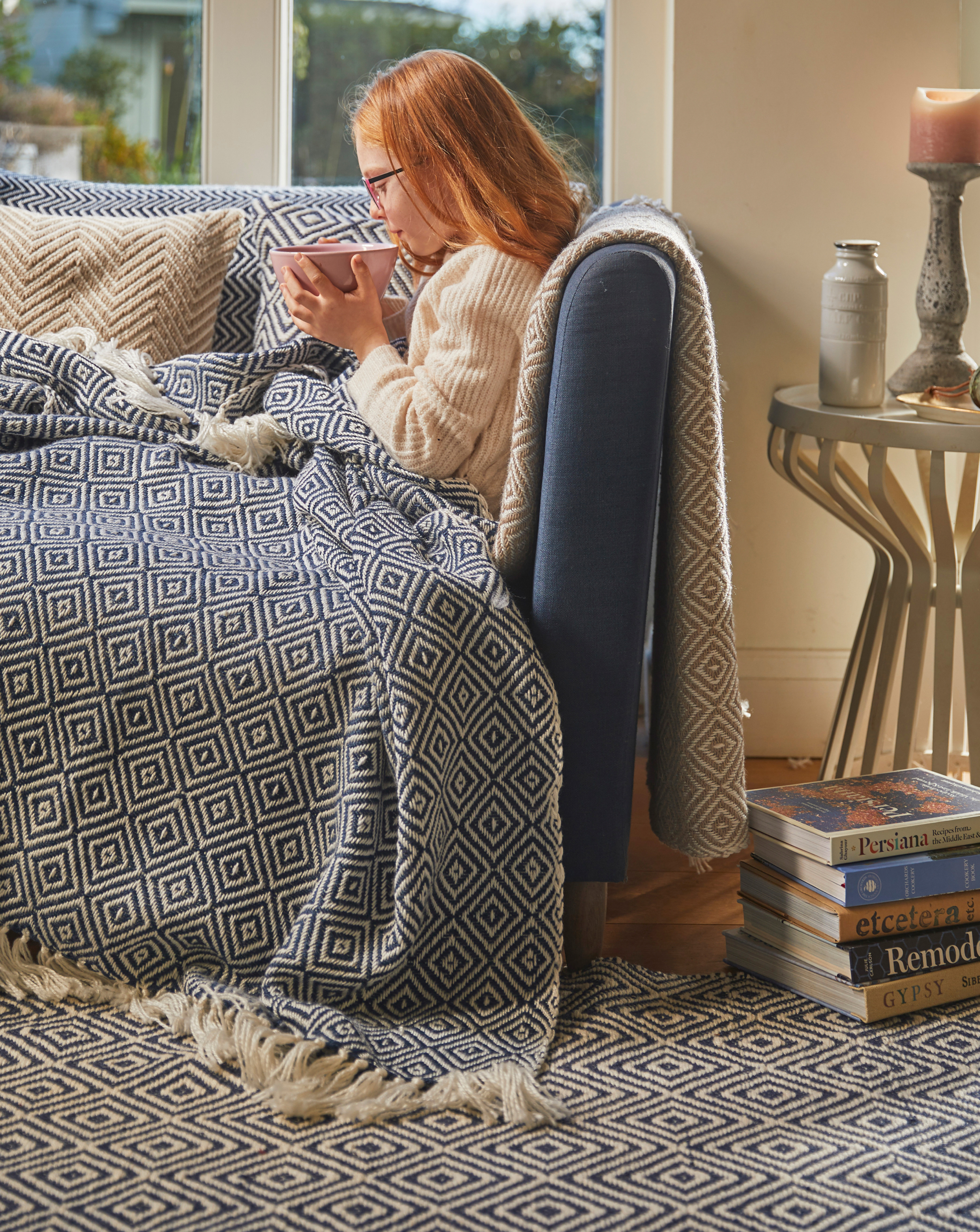 Woven Diamond Indoor/Outdoor Throw - Navy