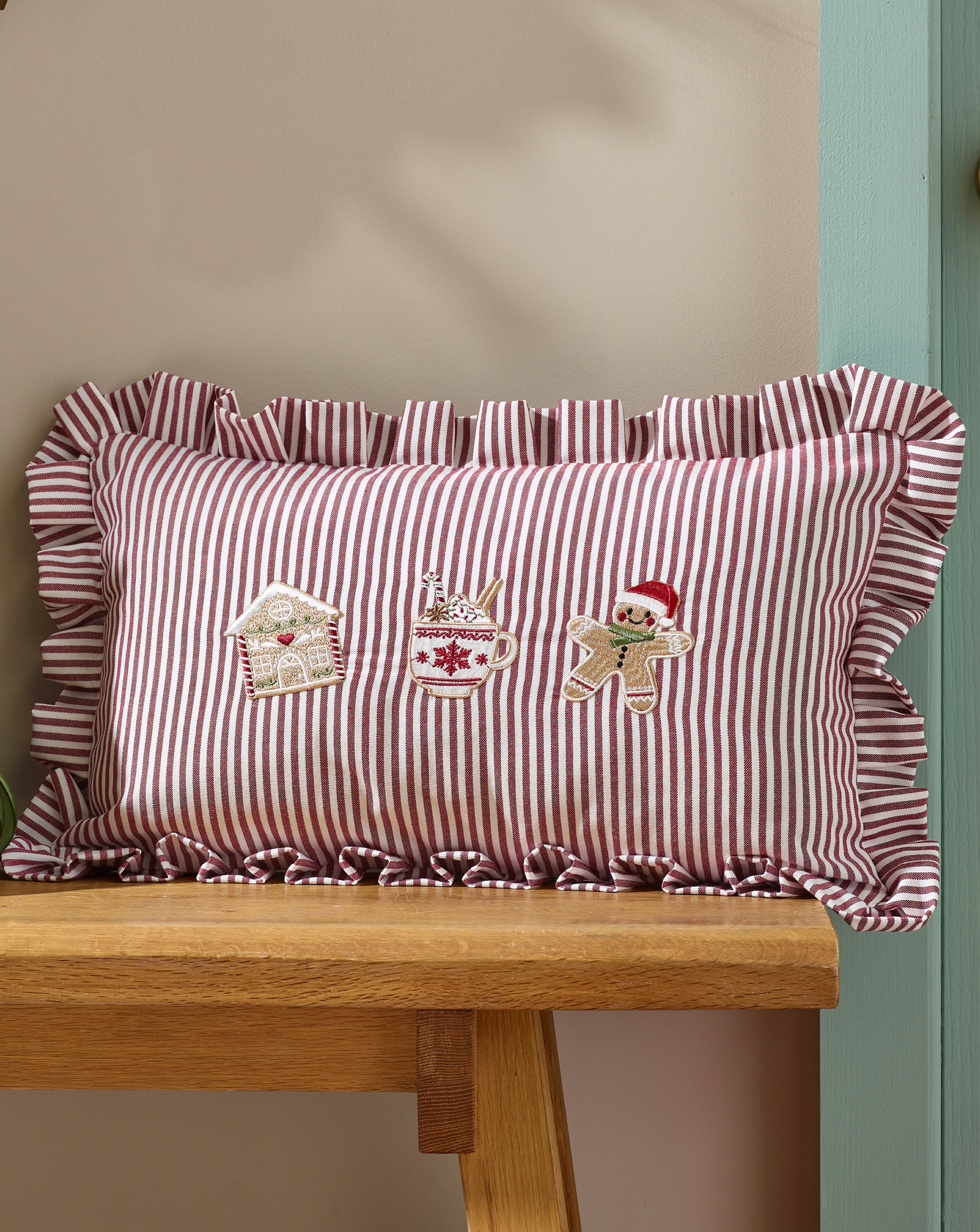 CL Xmas Gingerbread Striped Cushion