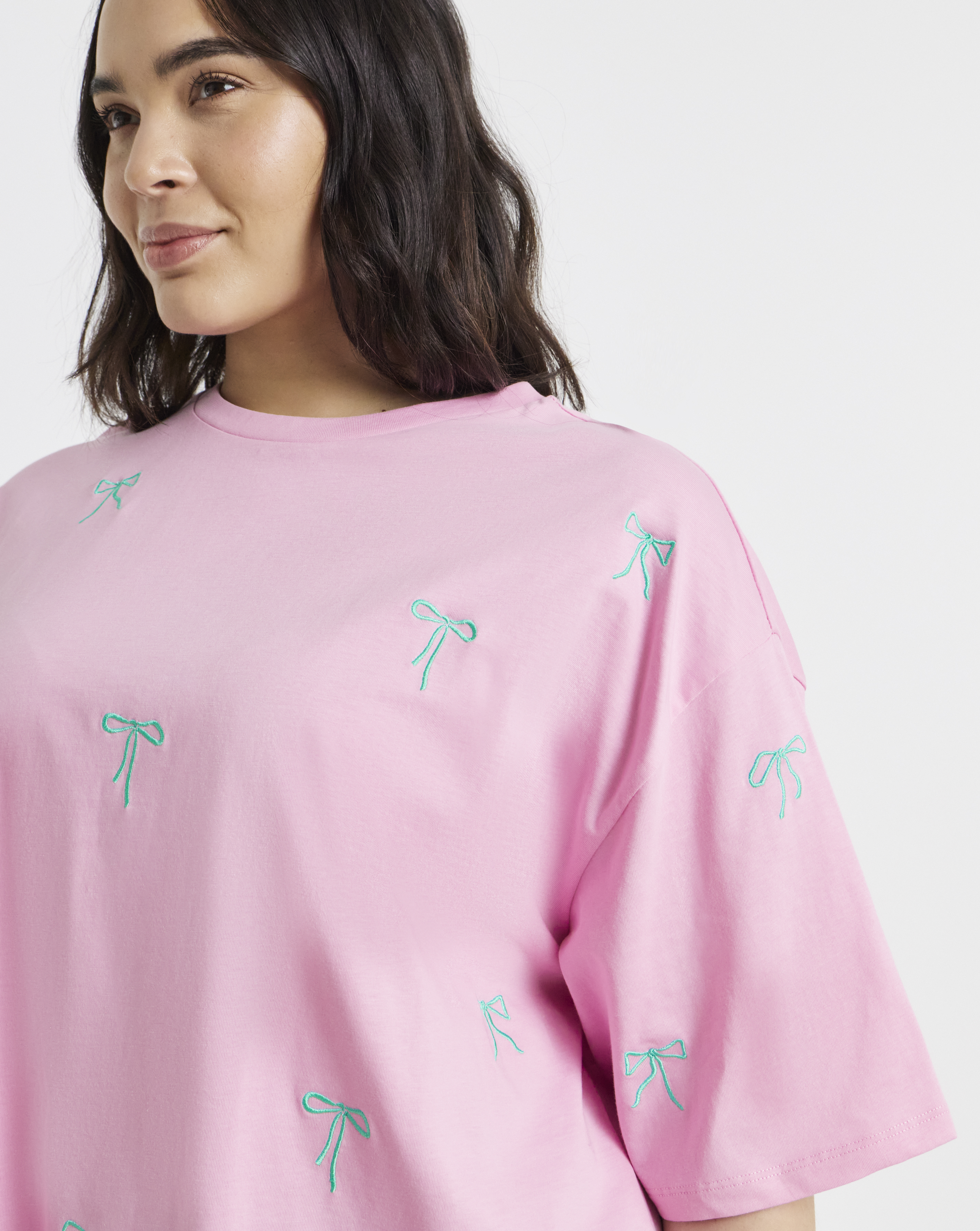 New In - Bow Embroidery T-Shirt