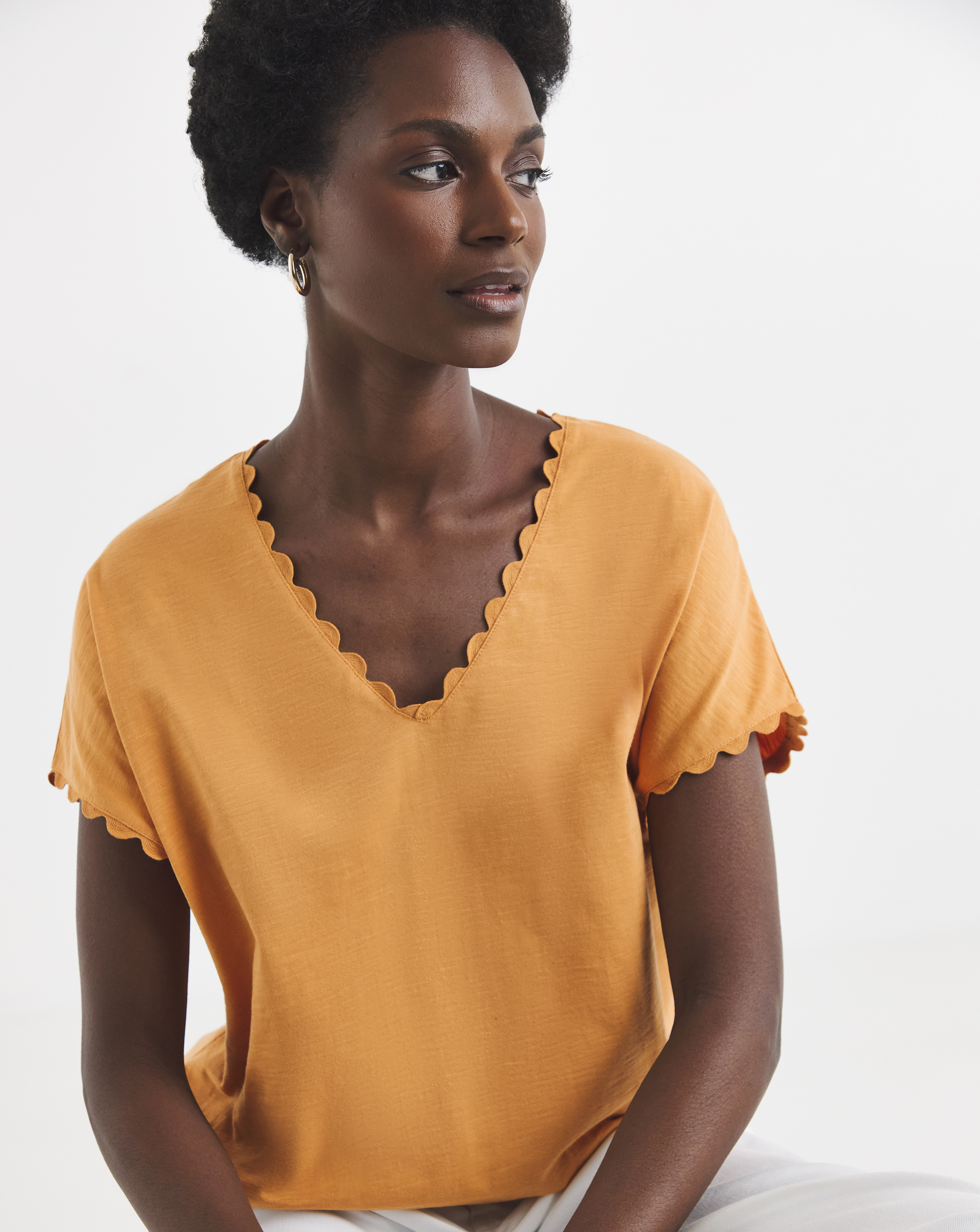 New In - Scallop V Neck Bubble Hem Top