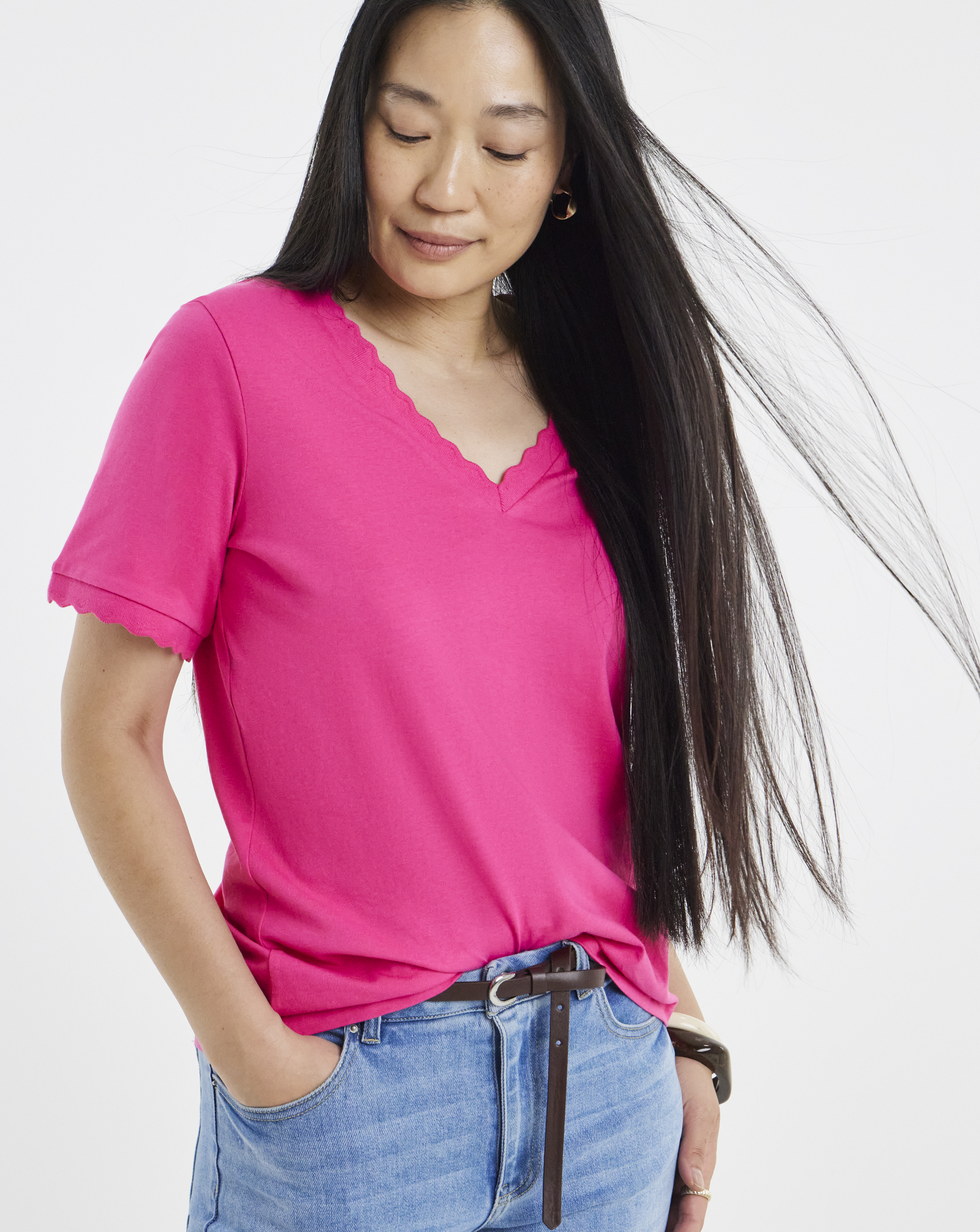 New In - Scallop V Neck Tee