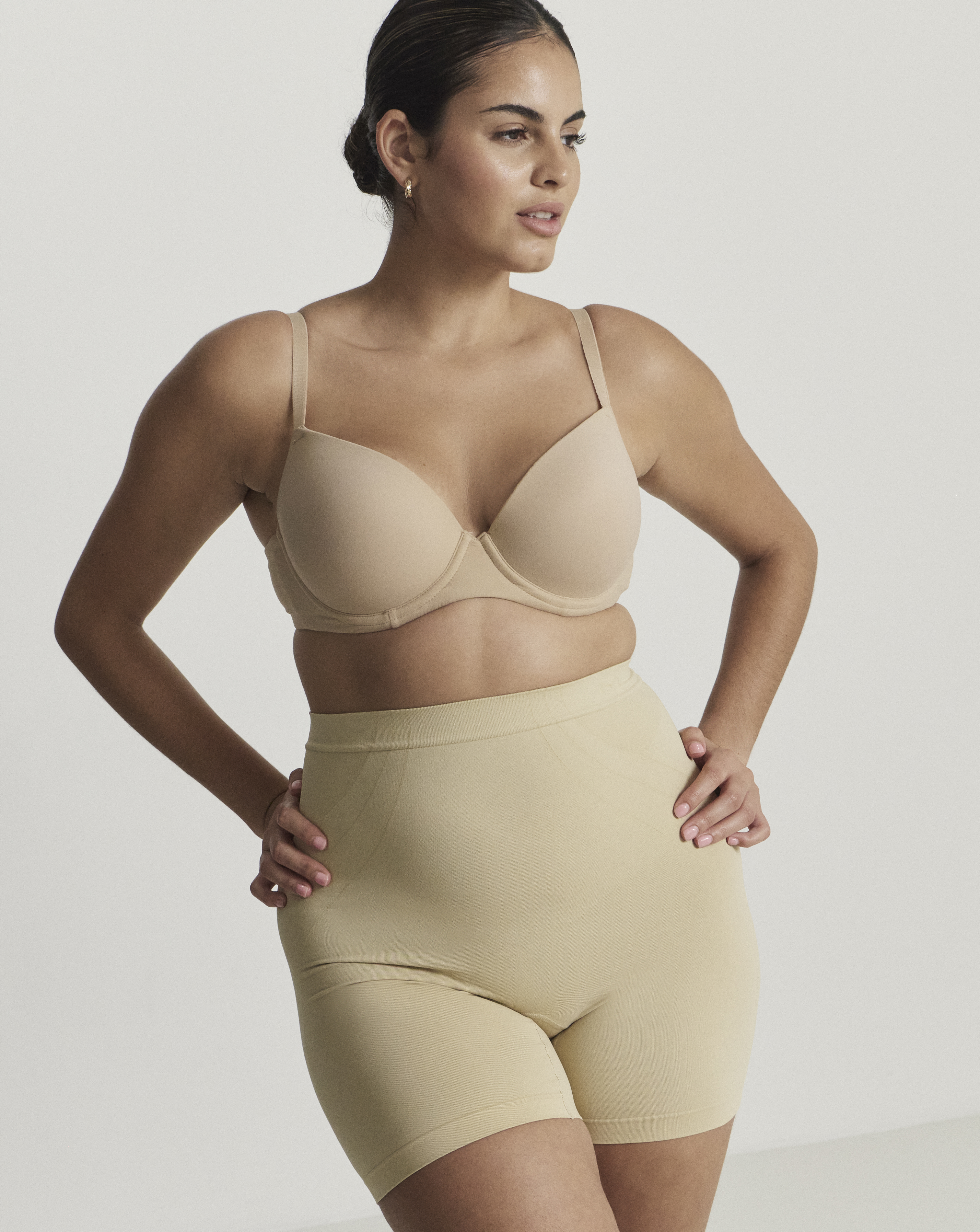 Maidenform Seamless Shaping Shorts Nude