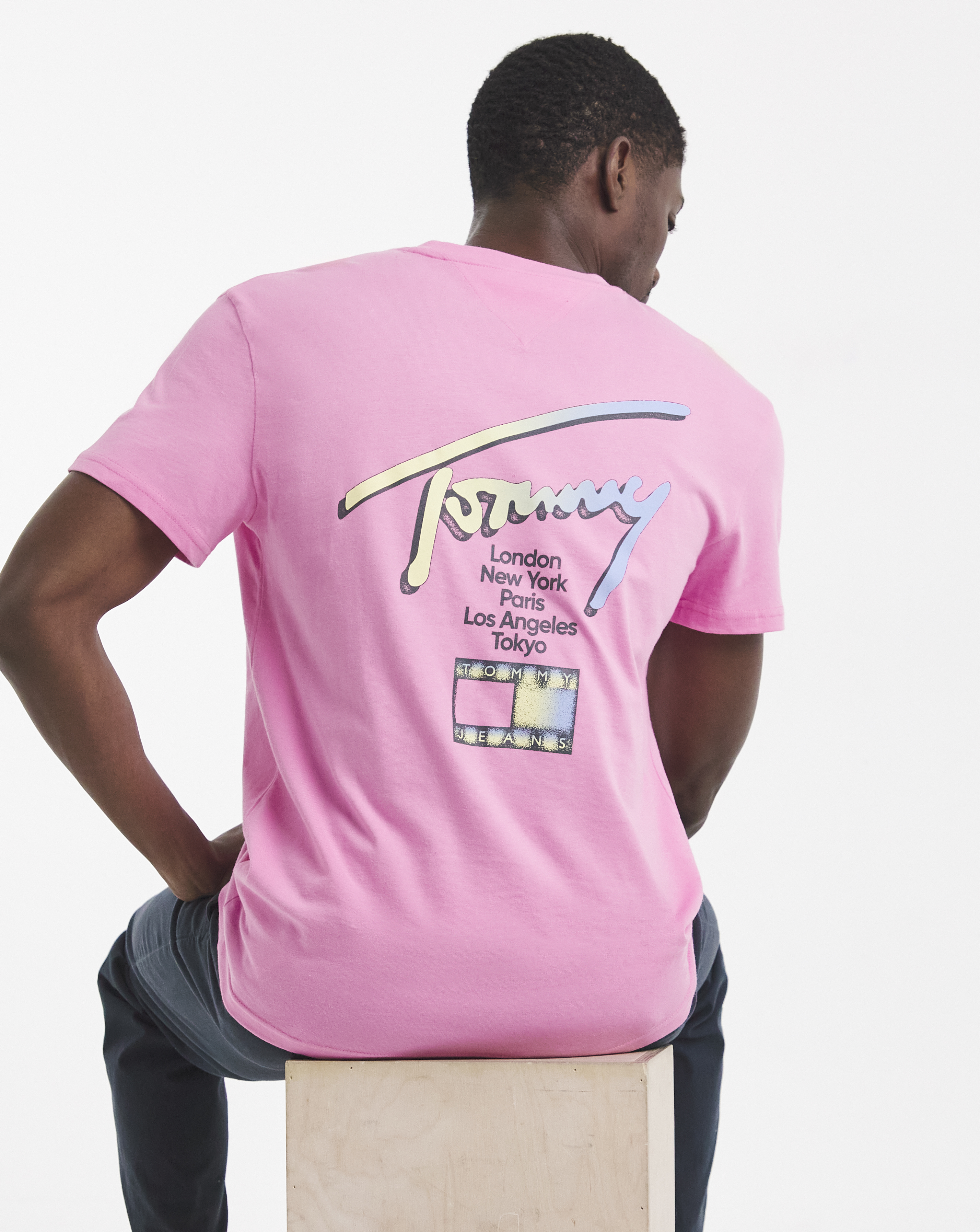 New In - Tommy Jeans City Signature T-Shirt