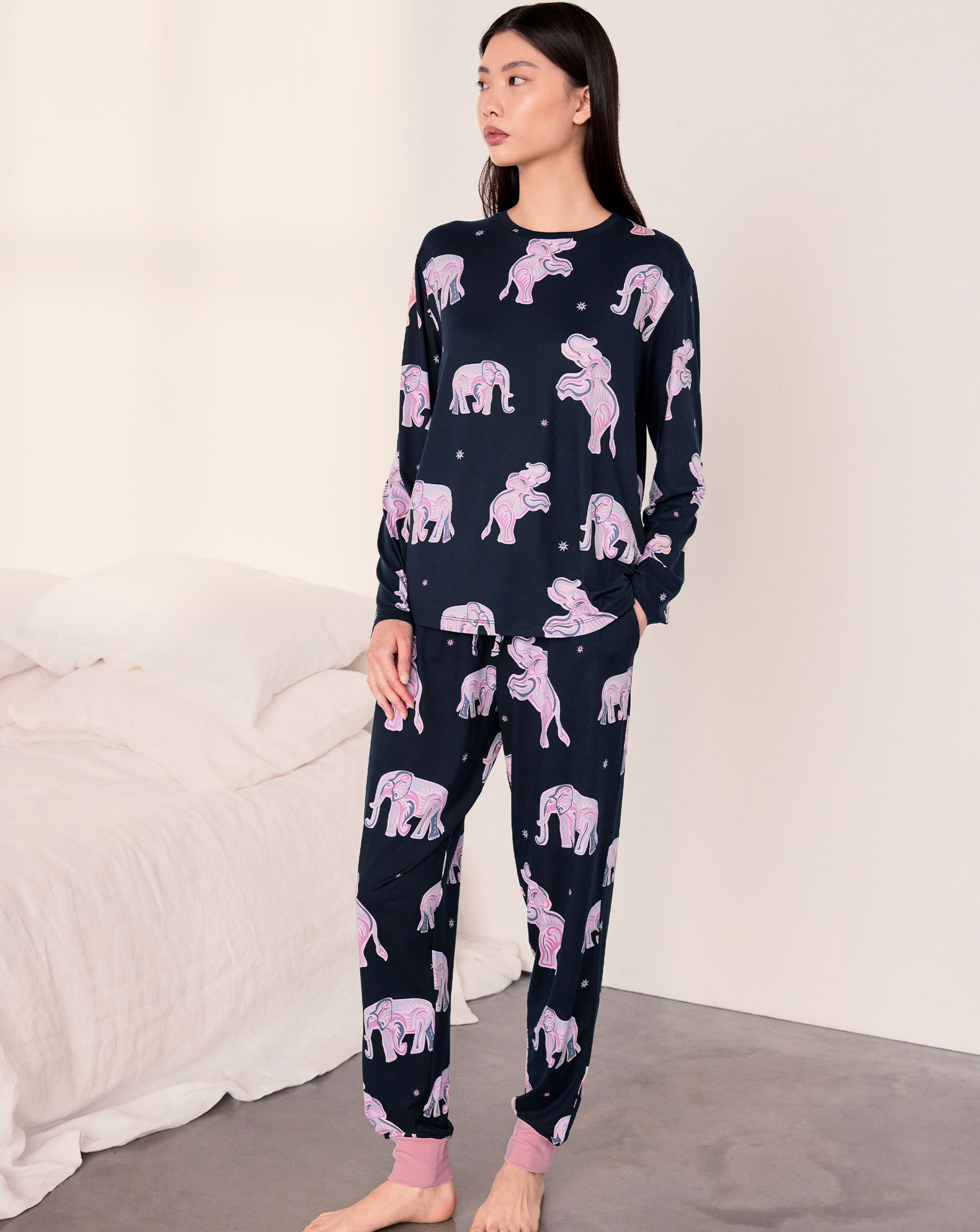 Chelsea Peers Classic Long Sleeve Crew Neck Elephant Pyjama Set