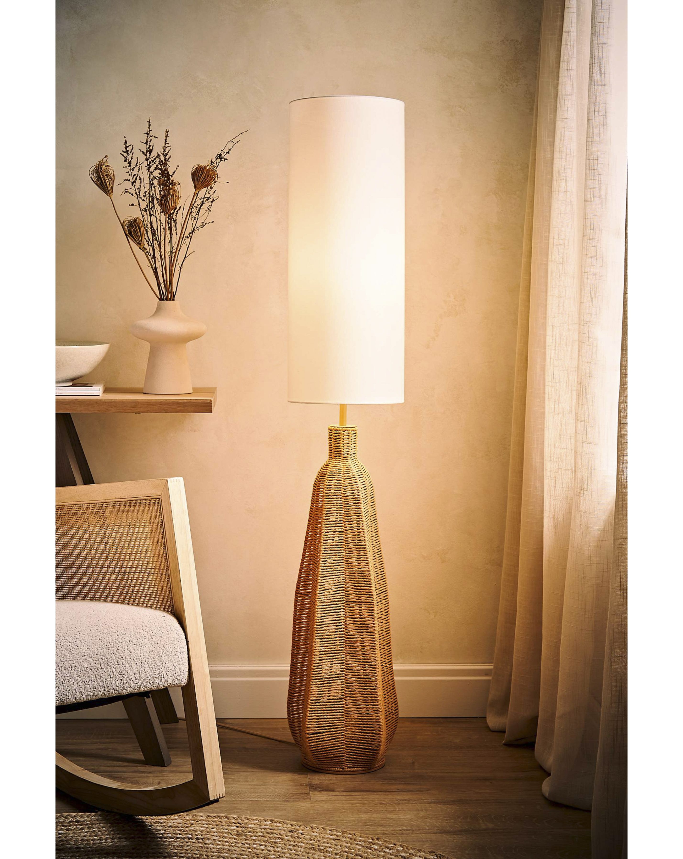 ValueLights Una Rattan Midi Floor Lamp