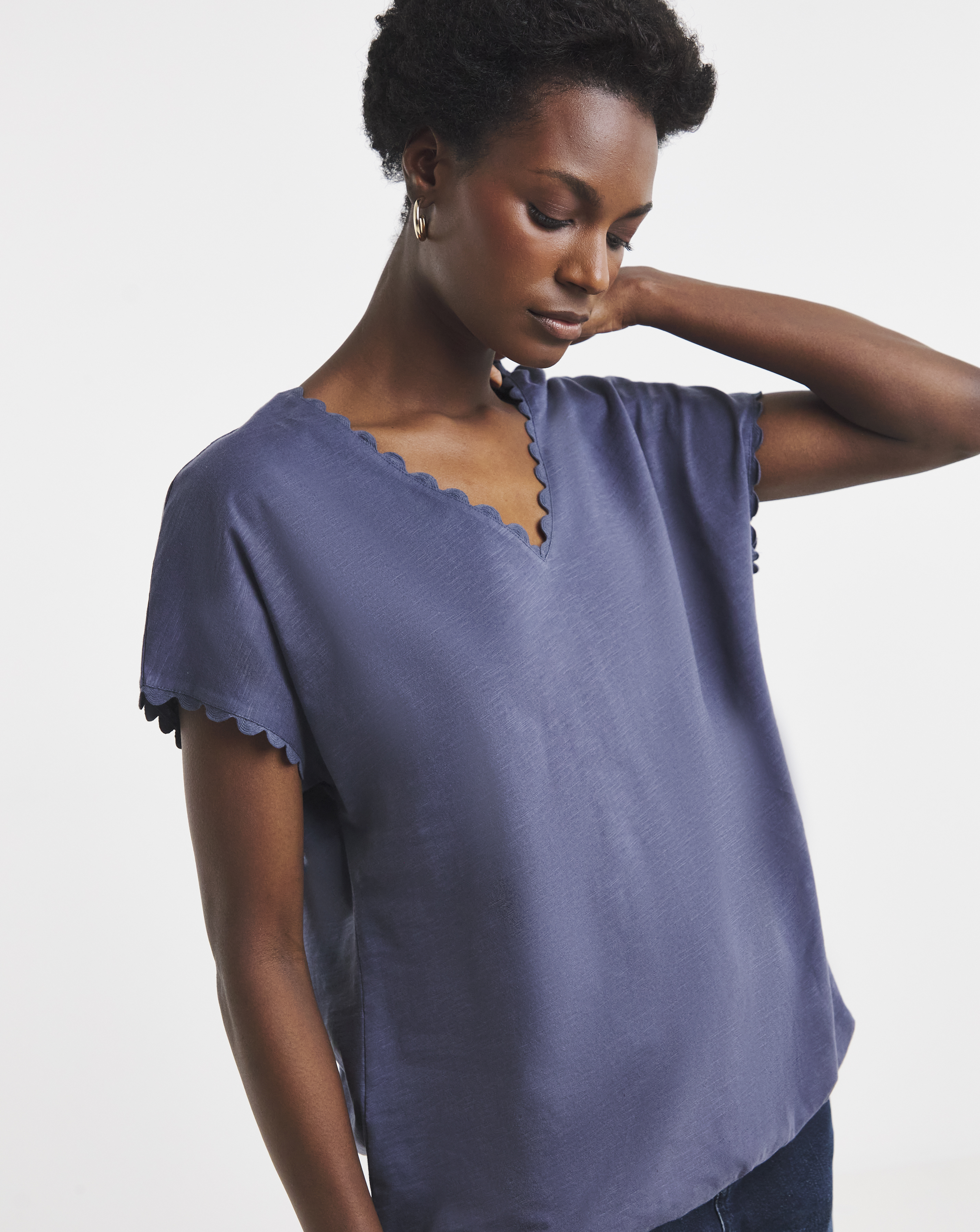 New In - Scallop V Neck Bubble Hem Top