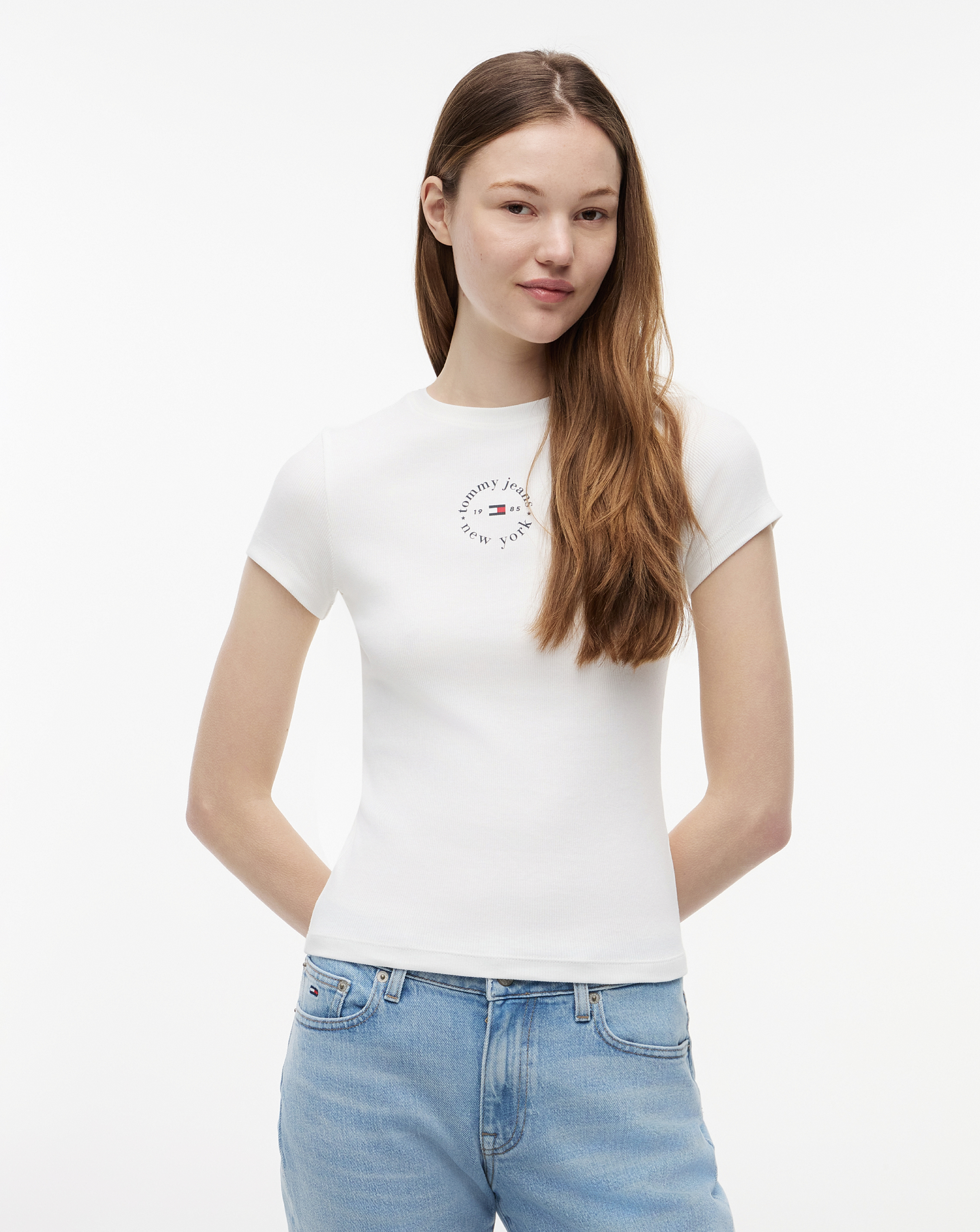 New In - TOMMY JEANS SLIM LOGO RIB TEE