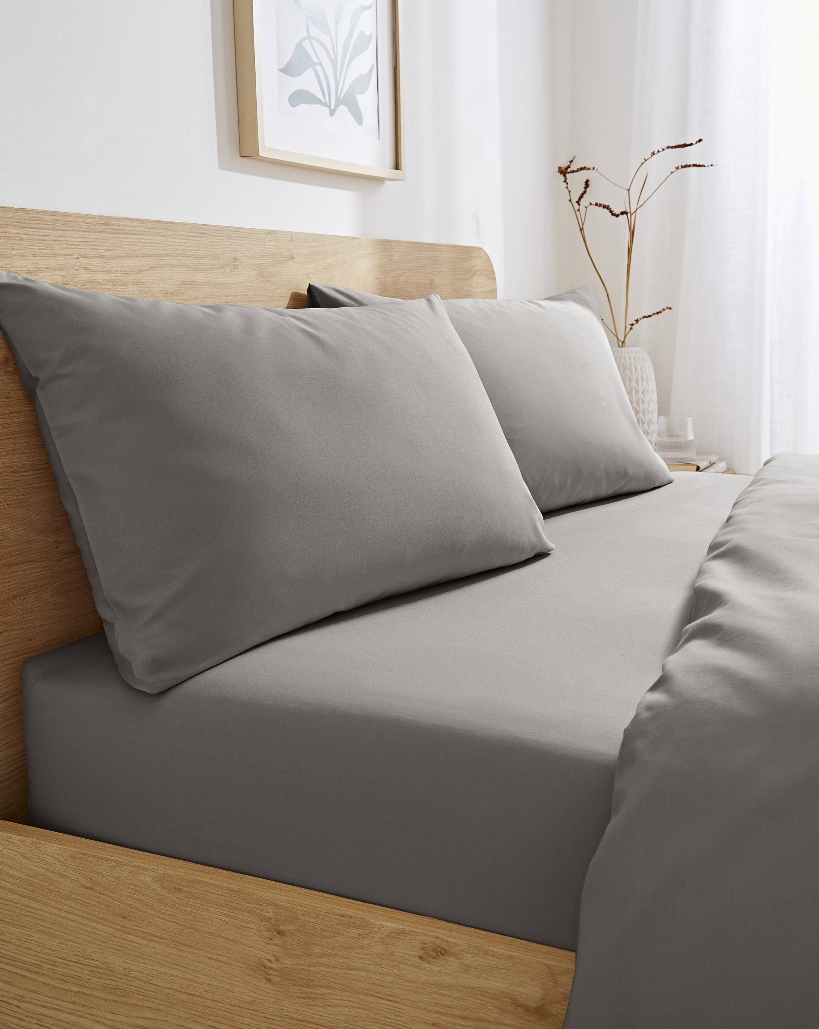 Non Iron Plain Dye 30cm Fitted Sheet