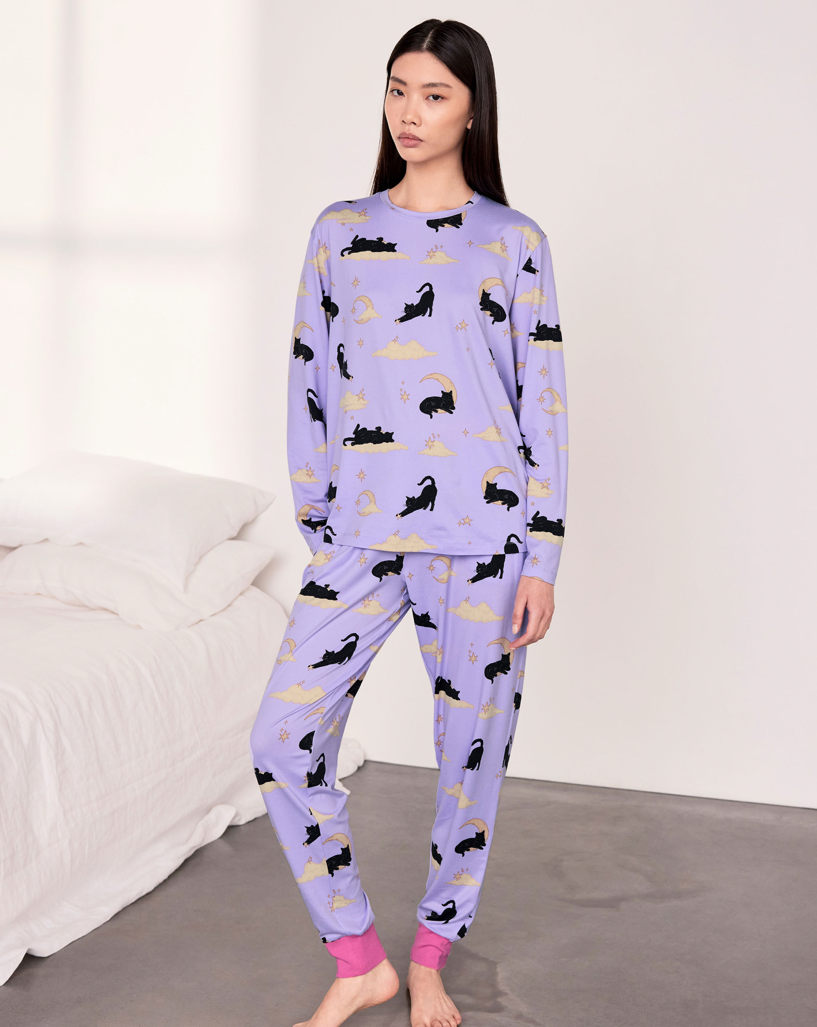 Chelsea Peers Classic Long Sleeve Crew Neck Halloween Cat Pyjama Set
