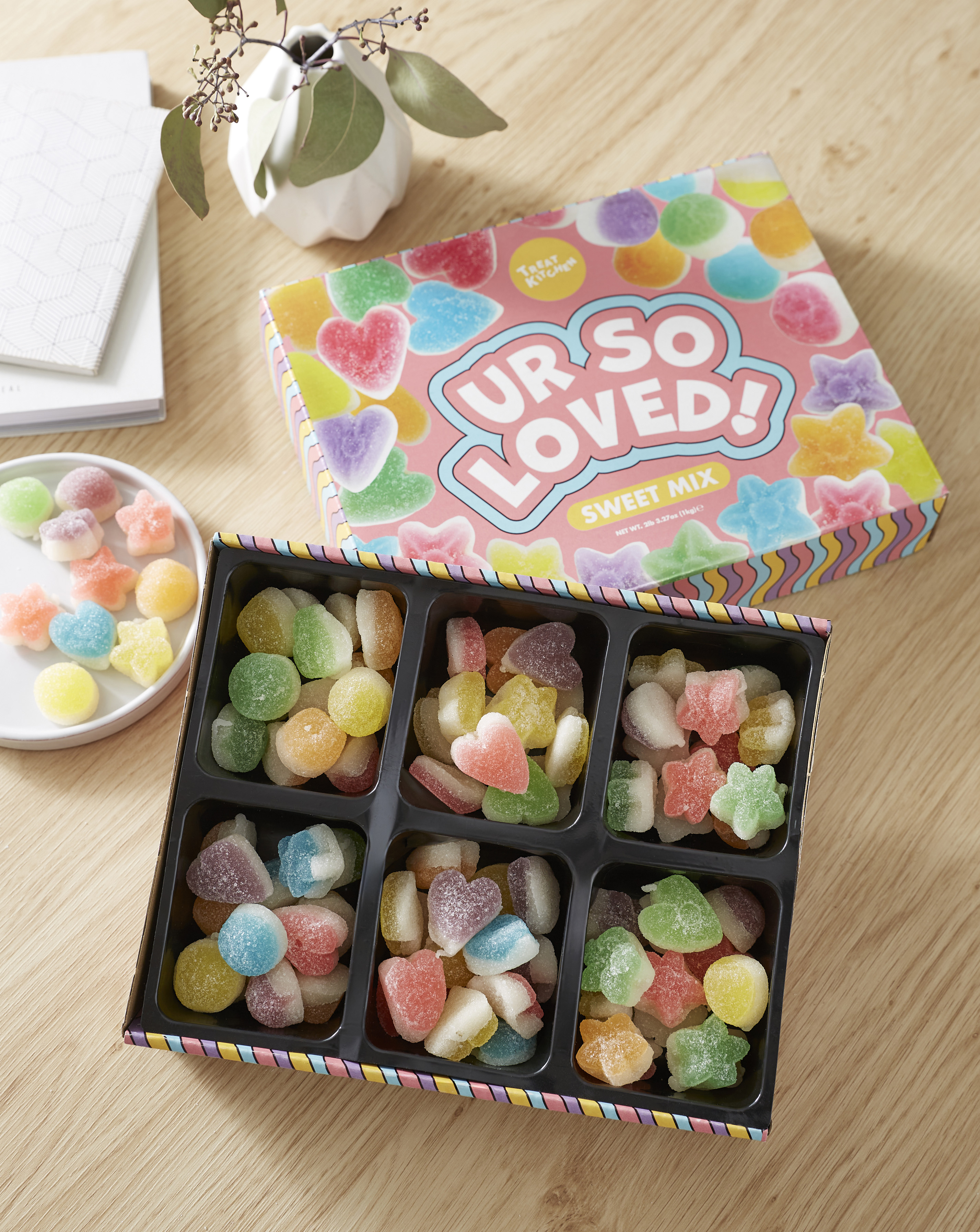 Treat Kitchen Ur So Loved 1kg Sweet Box