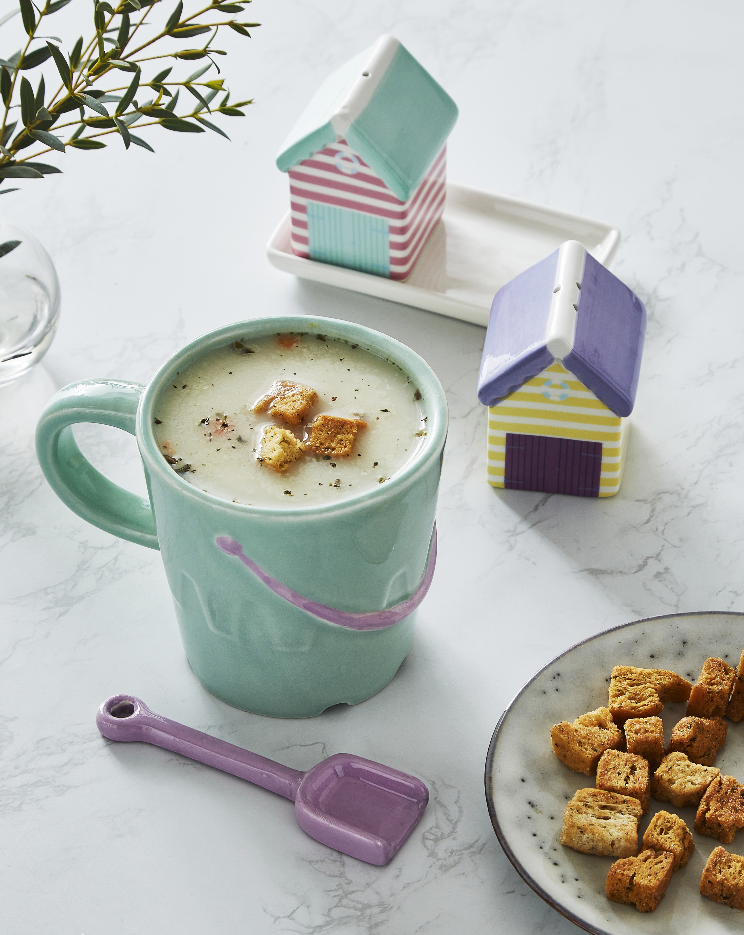 Bucket Mug and Hut Salt & Pepper Set
