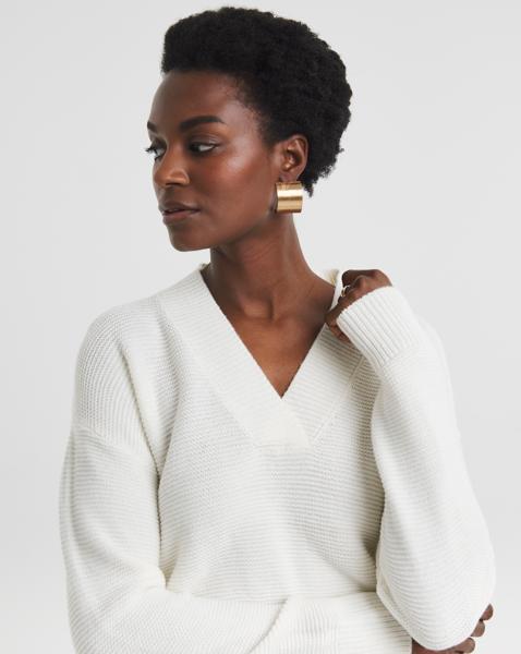 V NECK CURVED HEM JUMPER