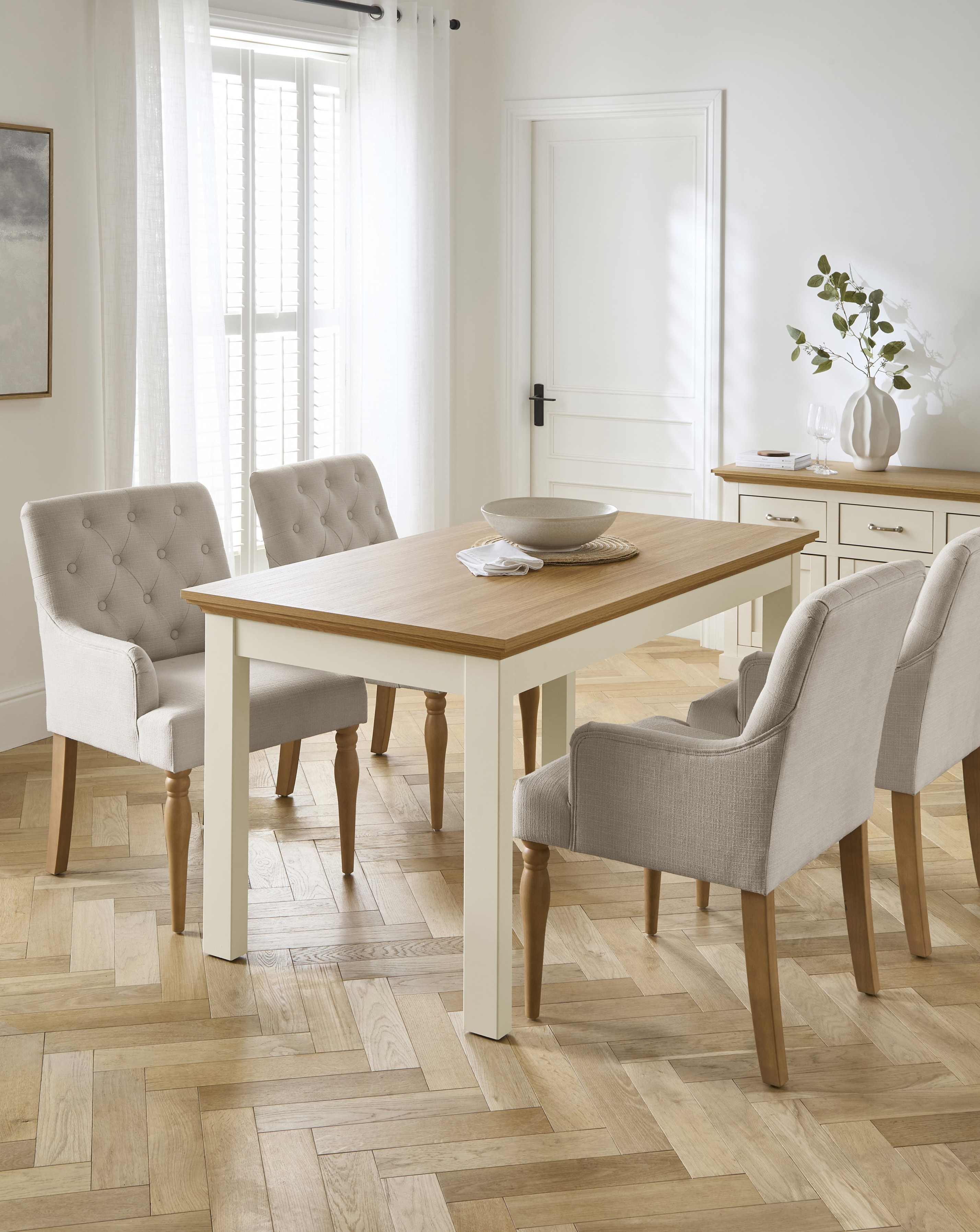 Ashford Dining Table with 4 Mae Chairs
