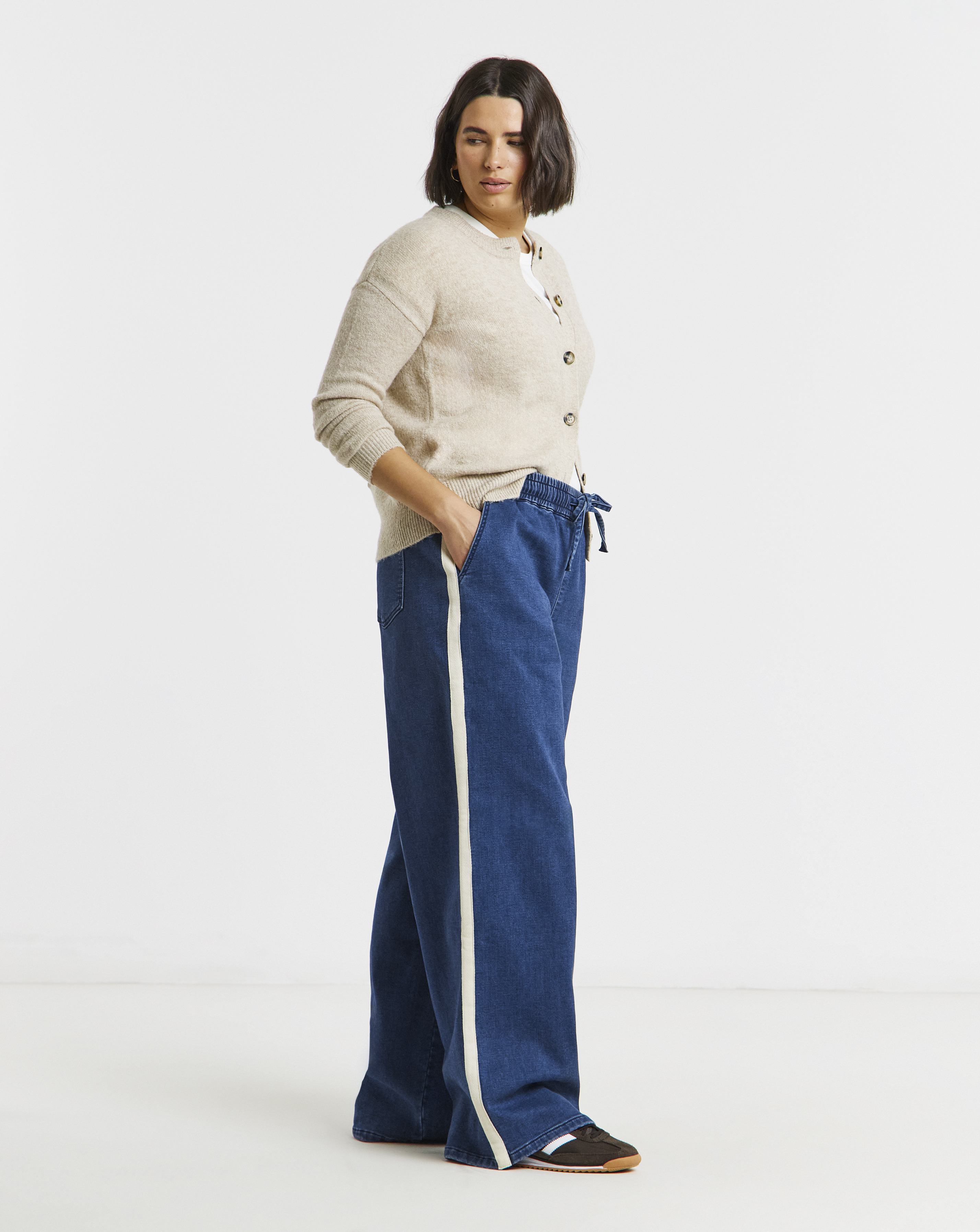 Mid Wash Cosy Side Stripe Jogger Jeans