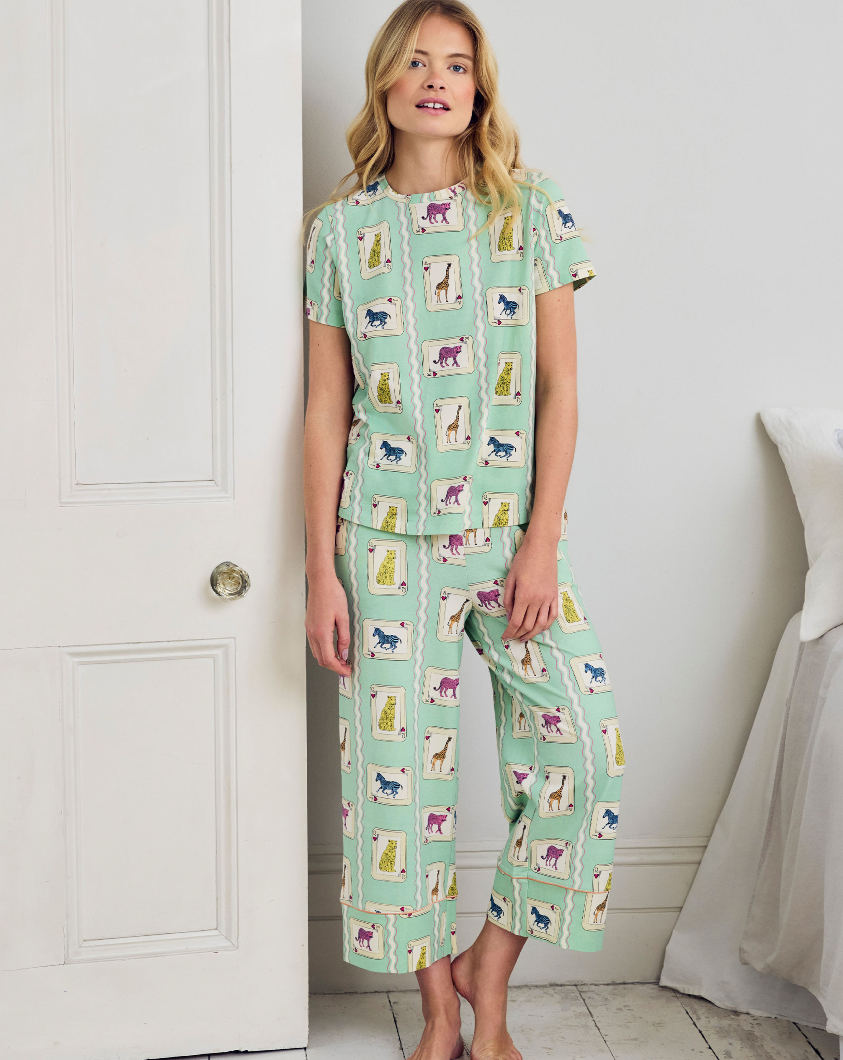 Chelsea Peers Tshirt & Capri Pant