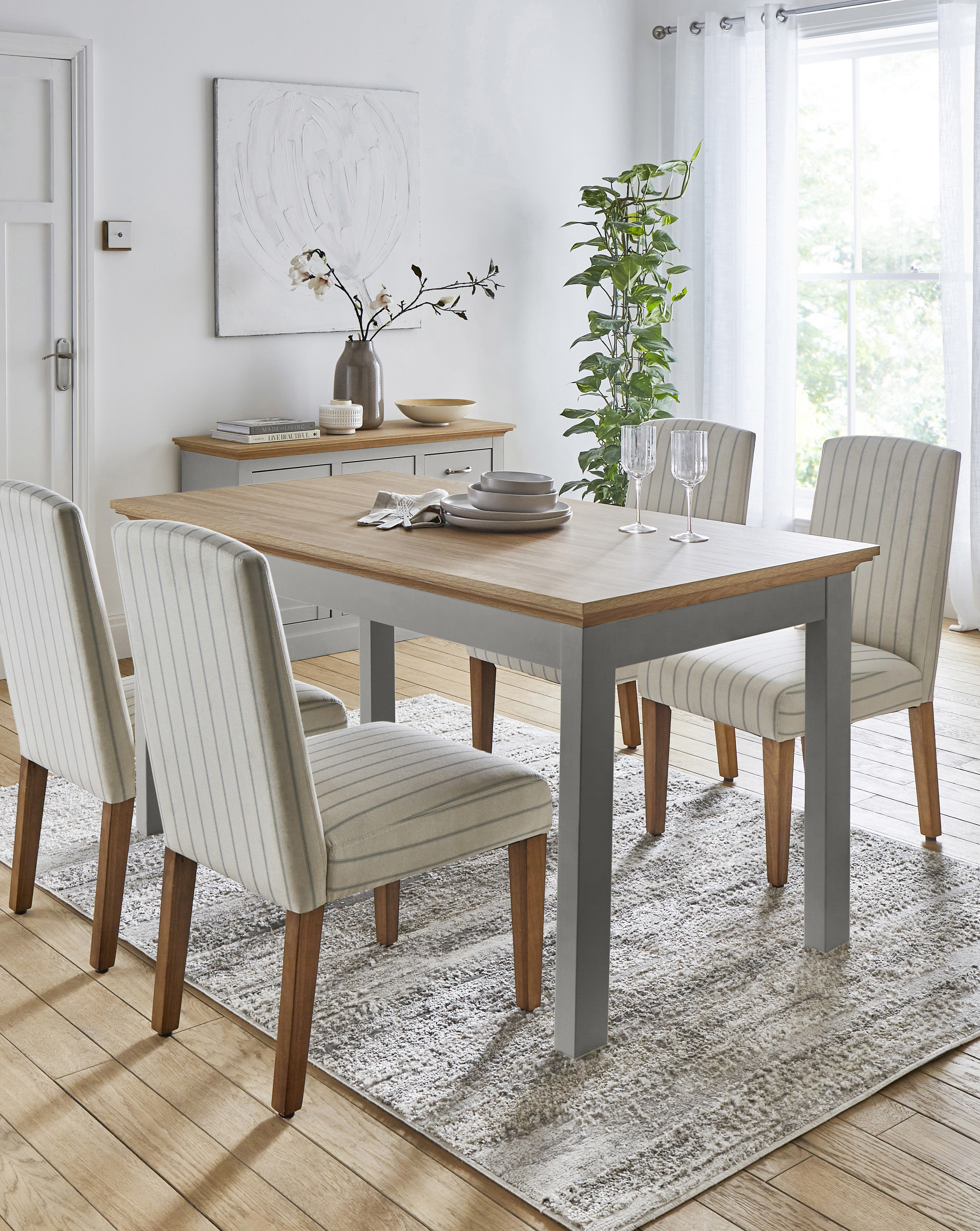 Julipa Ashford Table and 4 Everly Chairs